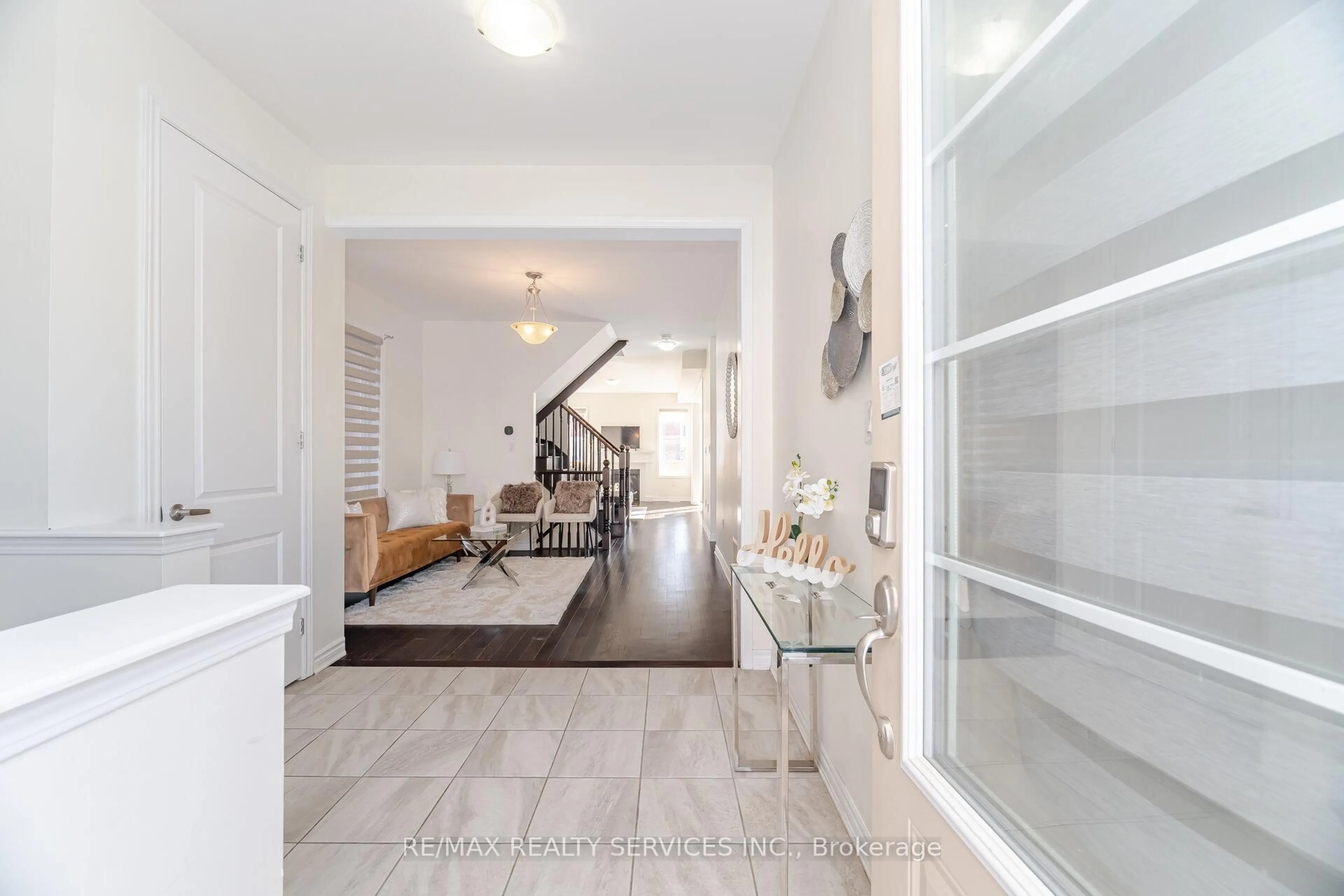 Indoor entryway for 17 Averill Rd, Brampton Ontario L7A 5A7