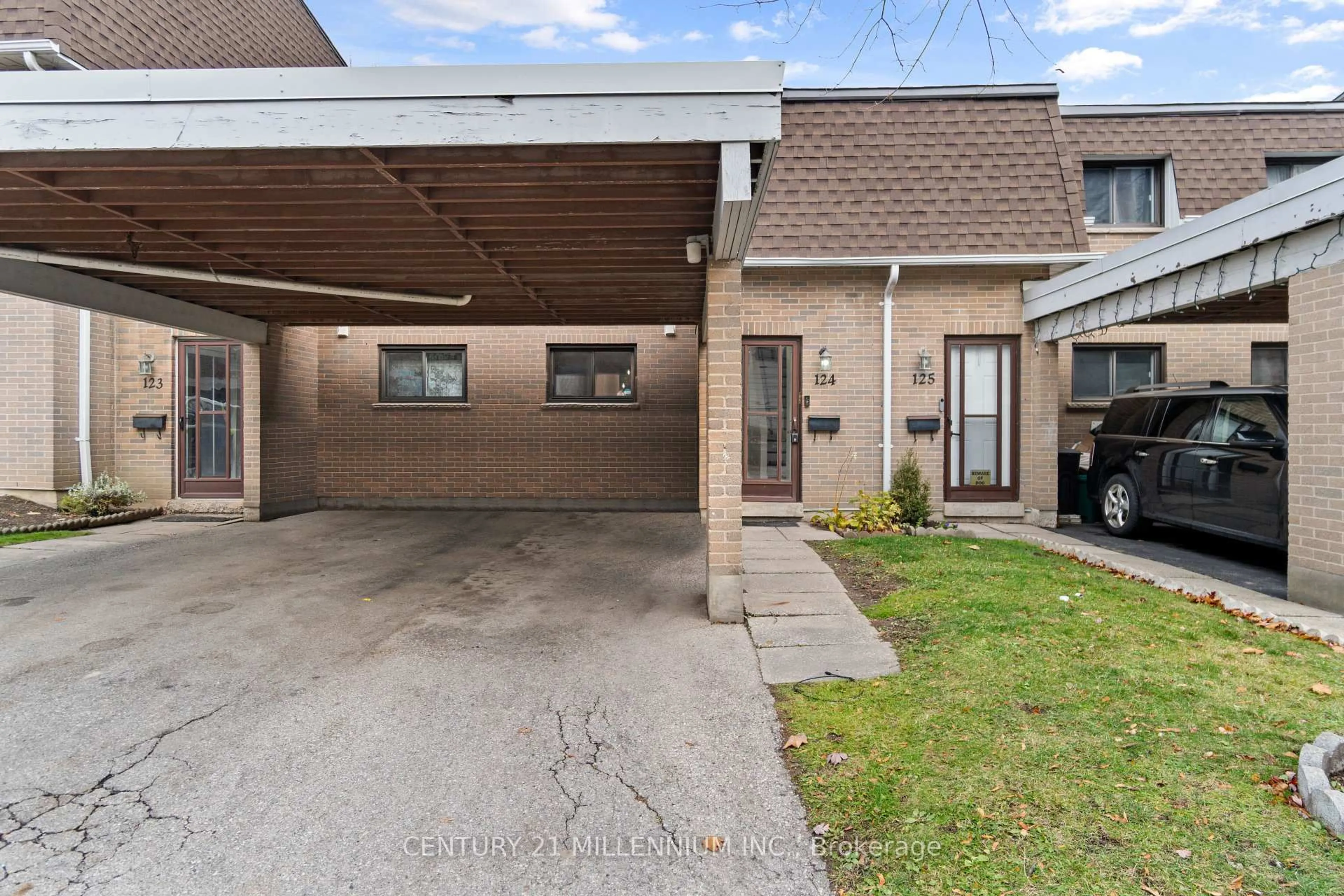 Patio, street for 475 Bramalea Rd #124, Brampton Ontario L6T 2X3