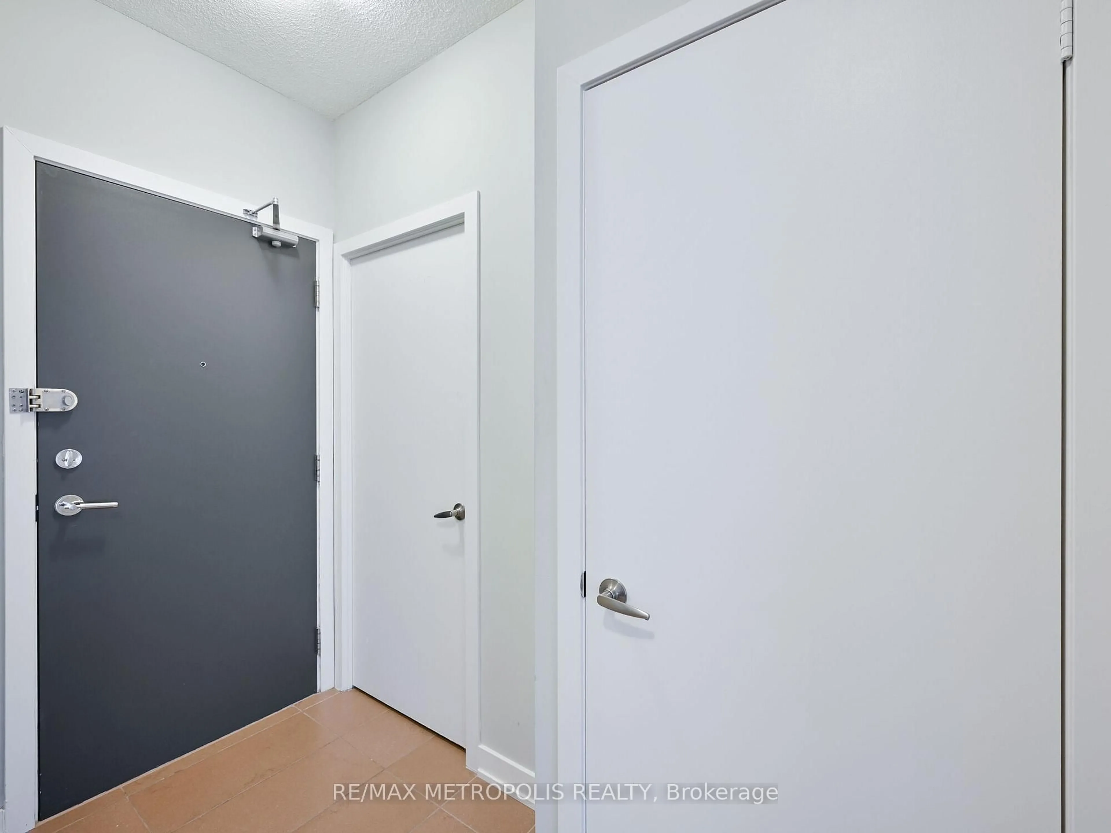 Unknown for 4070 Confederation Pkwy #1004, Mississauga Ontario L5B 0E9