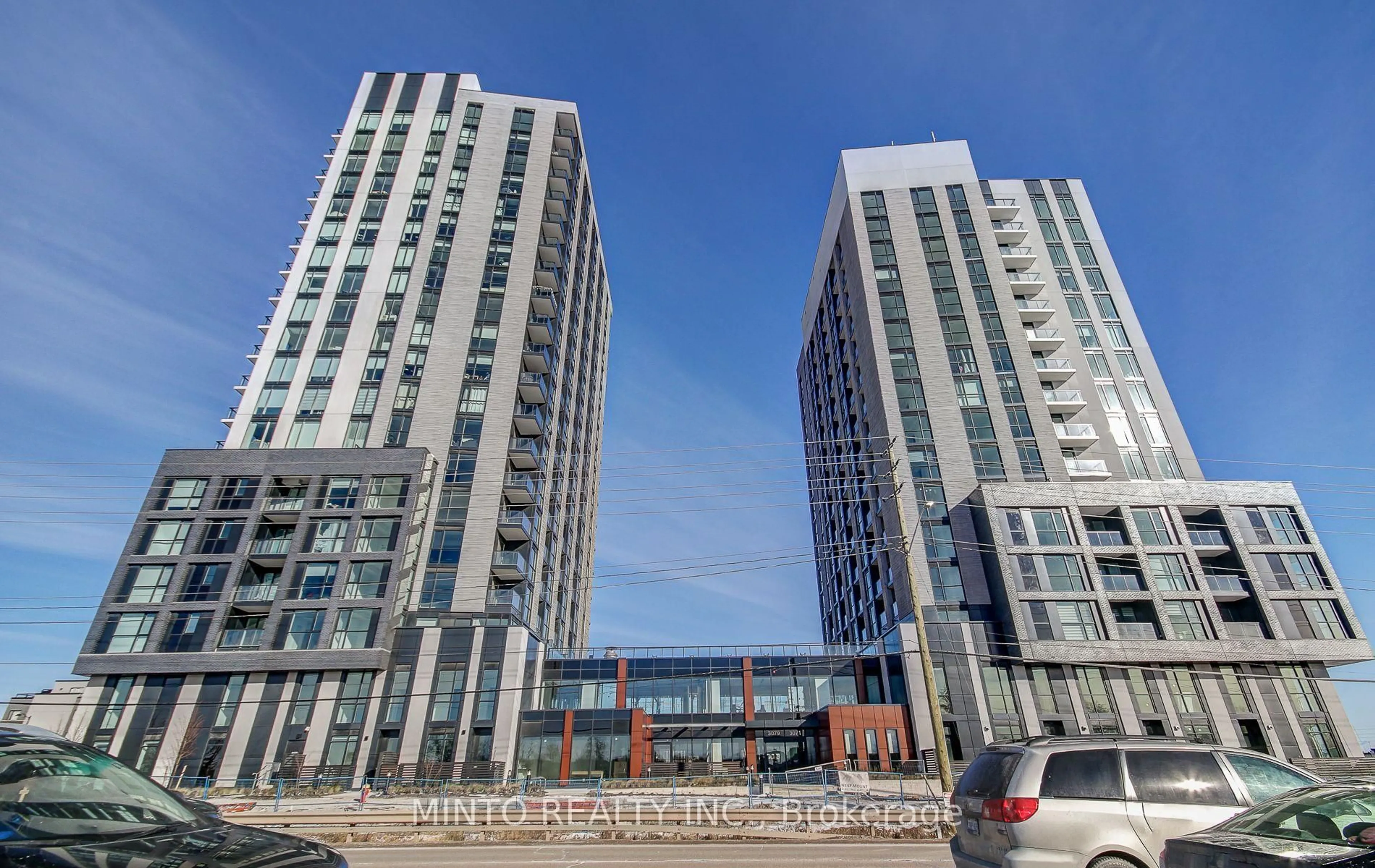 Indoor foyer for 3079 Trafalgar Rd #701, Oakville Ontario L6H 8C5