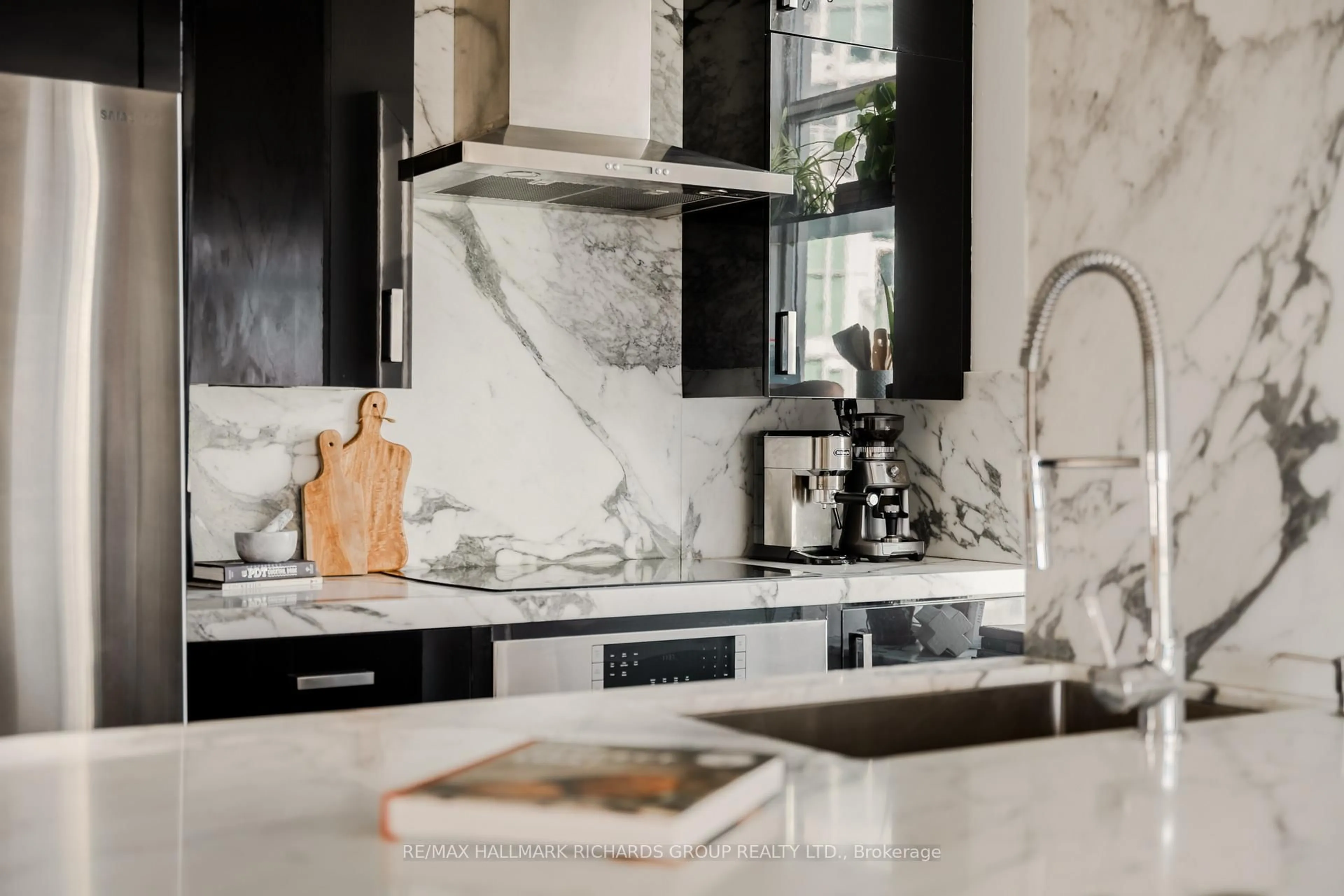 Contemporary kitchen, ceramic/tile floor for 5 Marine Parade Dr #909, Toronto Ontario M8V 4B4