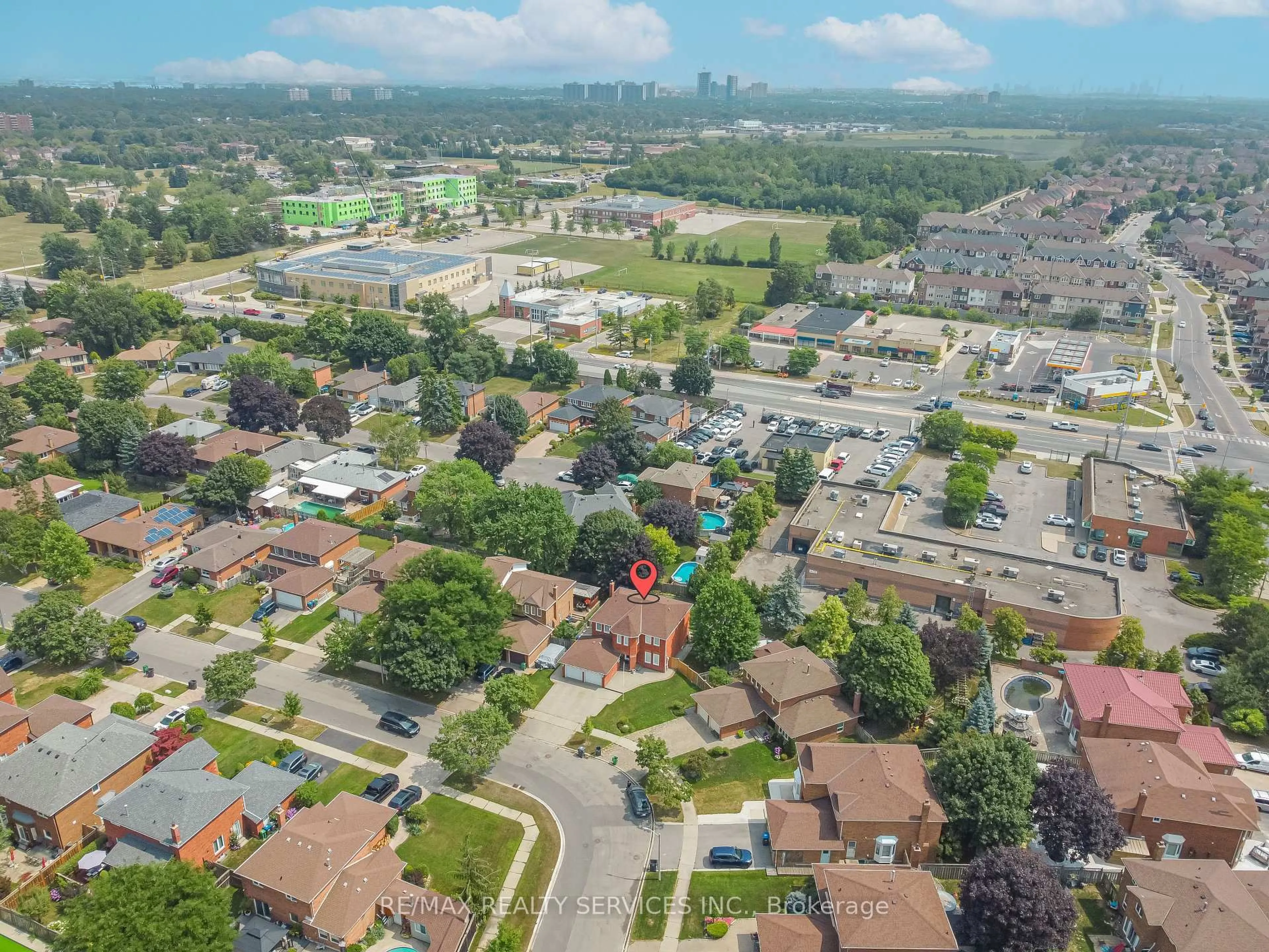 A pic from outside/outdoor area/front of a property/back of a property/a pic from drone, street for 29 Leneck Ave, Brampton Ontario L6X 2A9