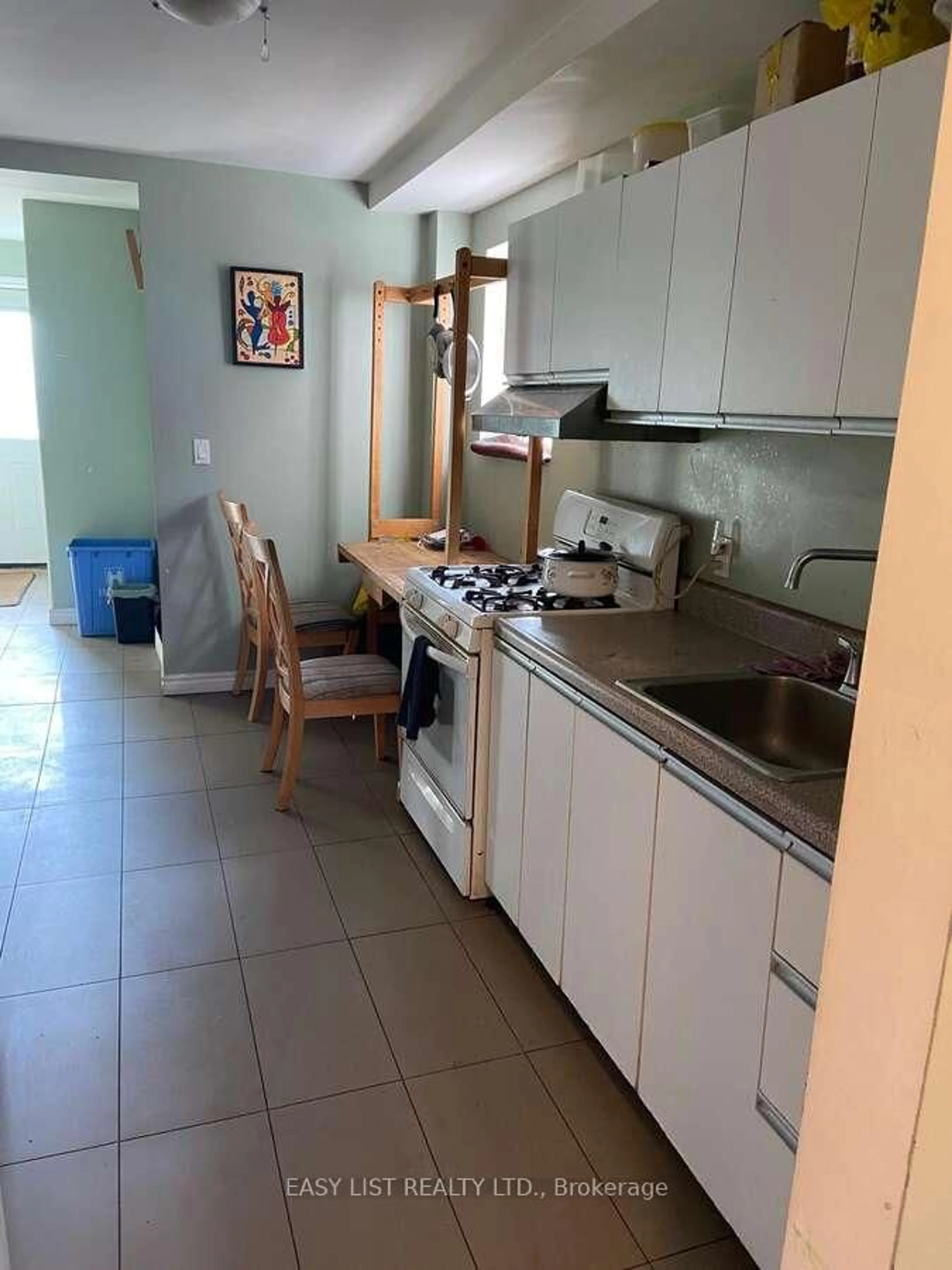 Standard kitchen, unknown for 10 Fairbank Ave, Toronto Ontario M6E 3Y4