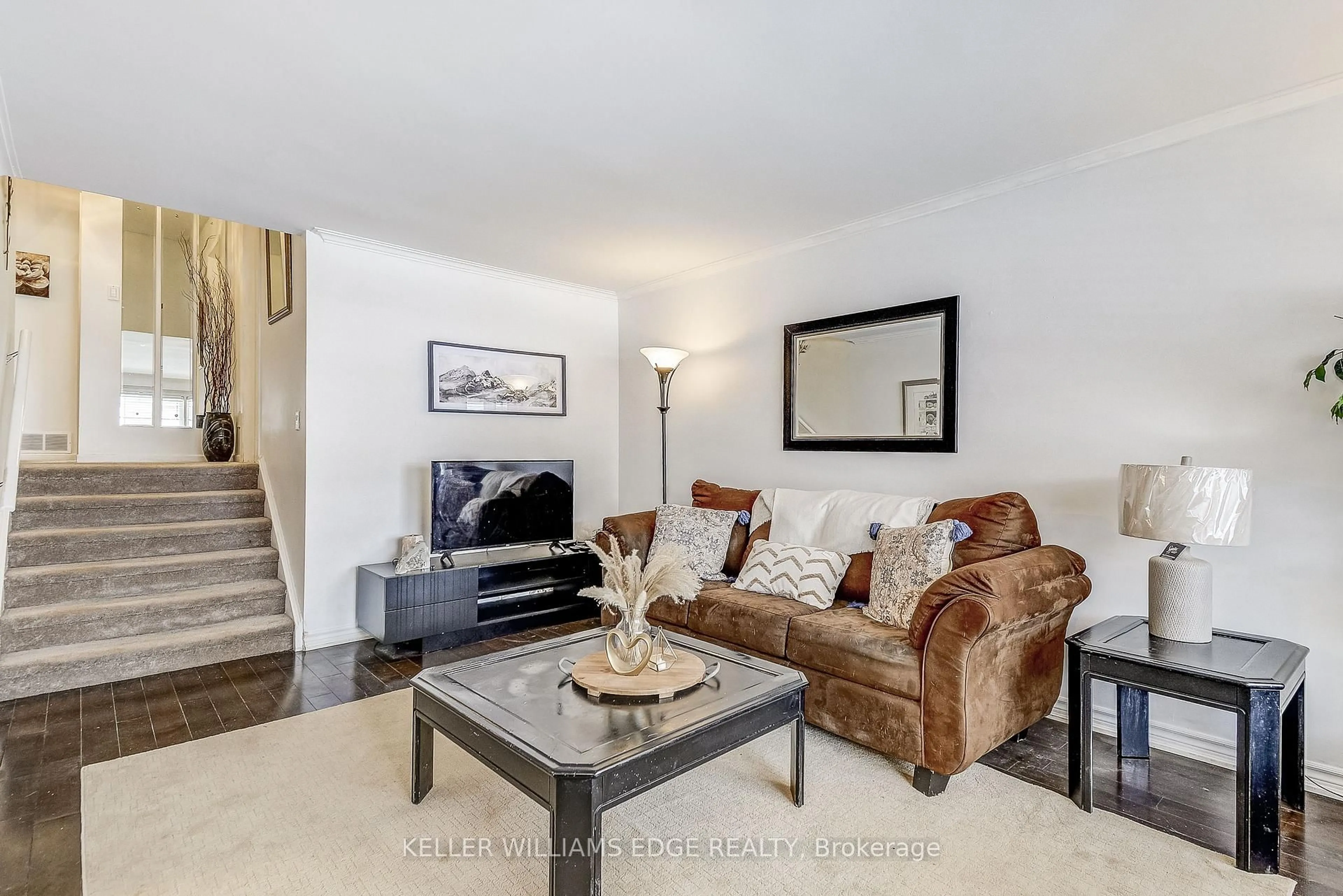 Living room with furniture, unknown for 2145 Sandringham Dr, Burlington Ontario L7P 1T8