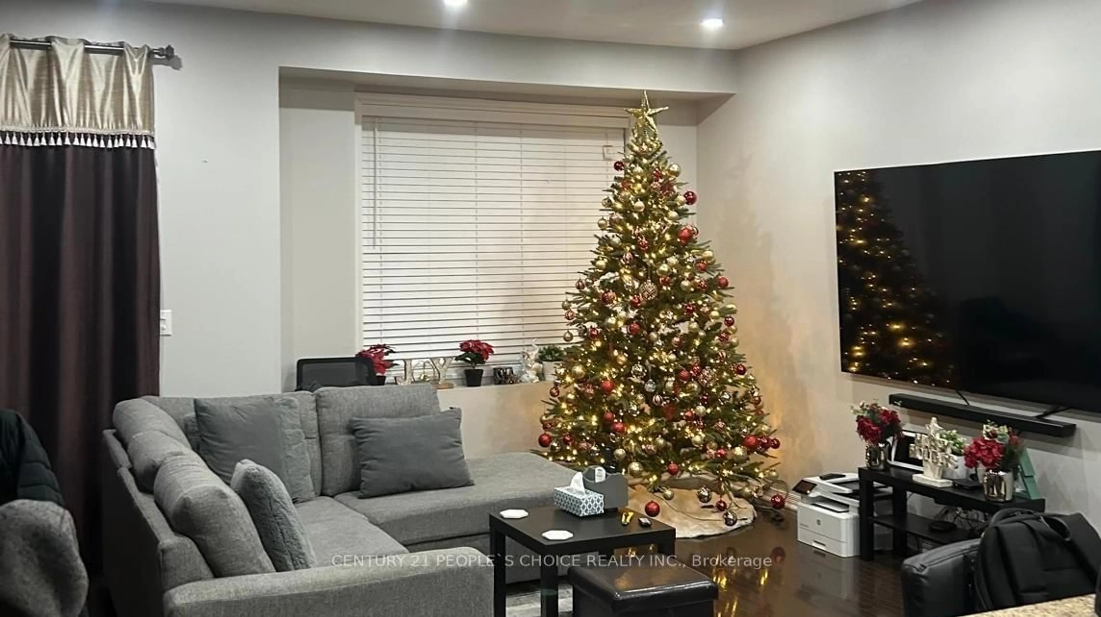 Living room with furniture, unknown for 13 Birchfield Cres, Caledon Ontario L7C 3P6