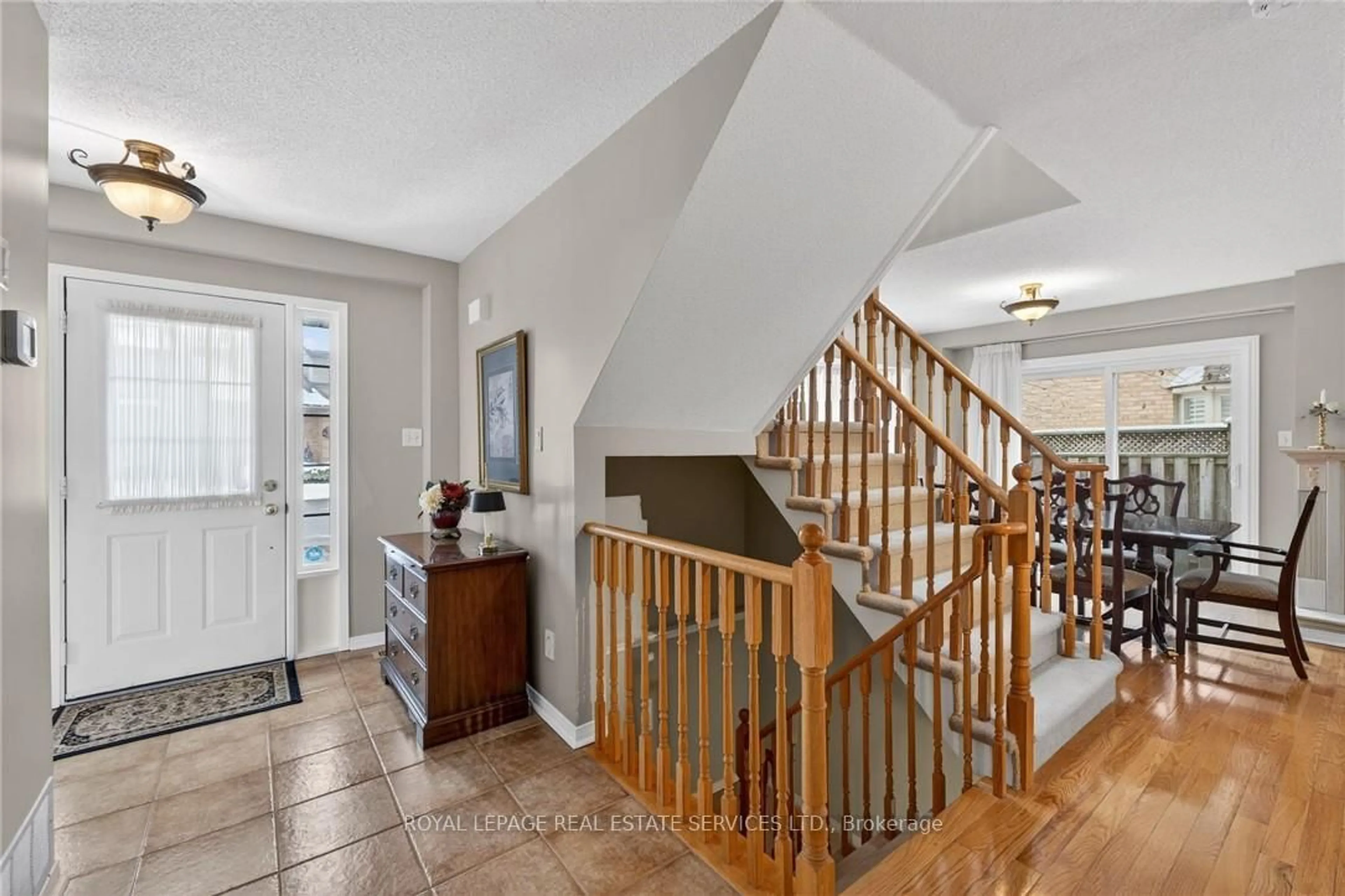 Indoor entryway for 3333 New St #120, Burlington Ontario L7N 1N1