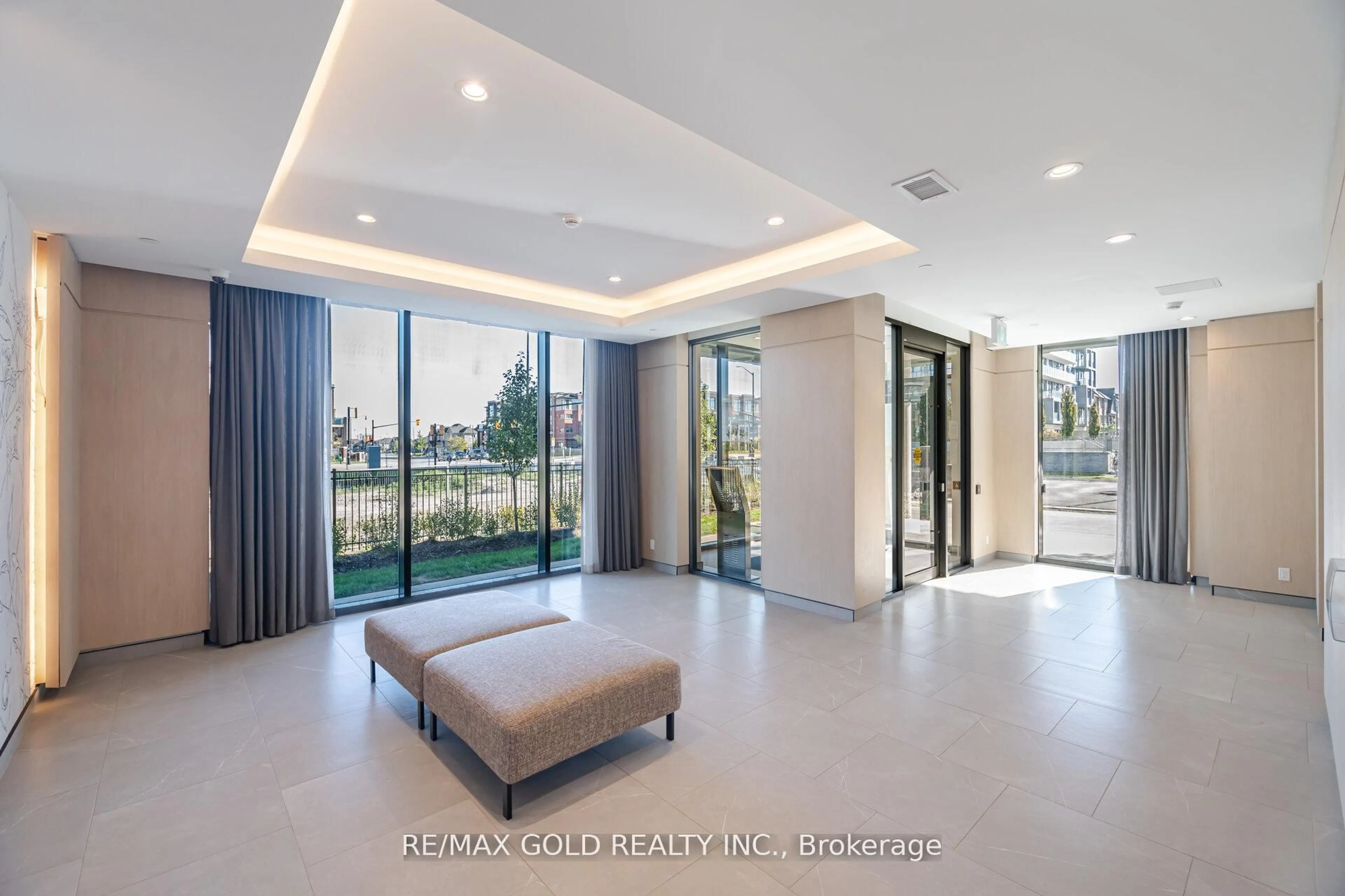 Indoor foyer for 215 Veterans Dr #703, Brampton Ontario L7A 5L6