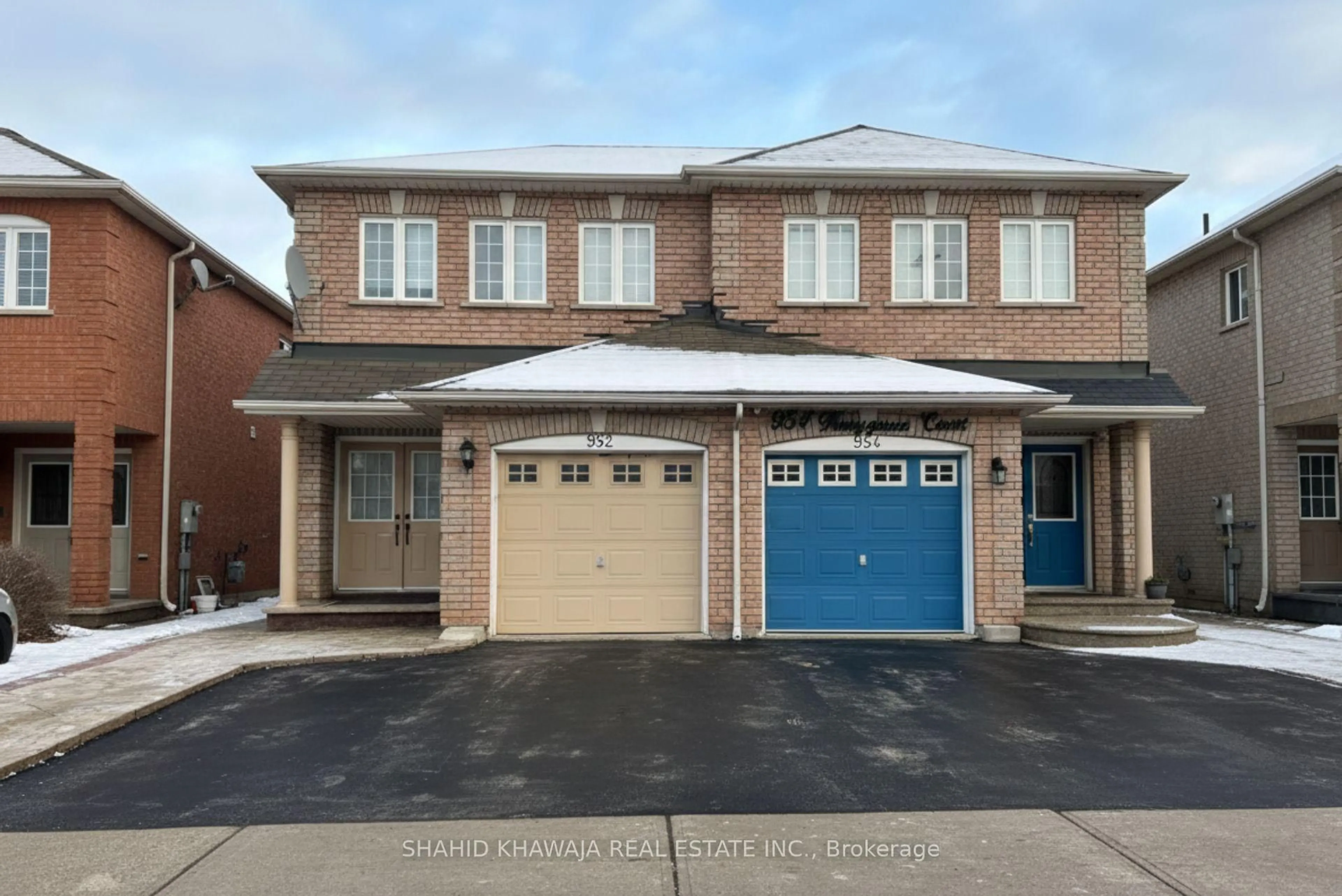 Home with brick exterior material, street for 952 Marygrace Crt, Mississauga Ontario L5V 2V7