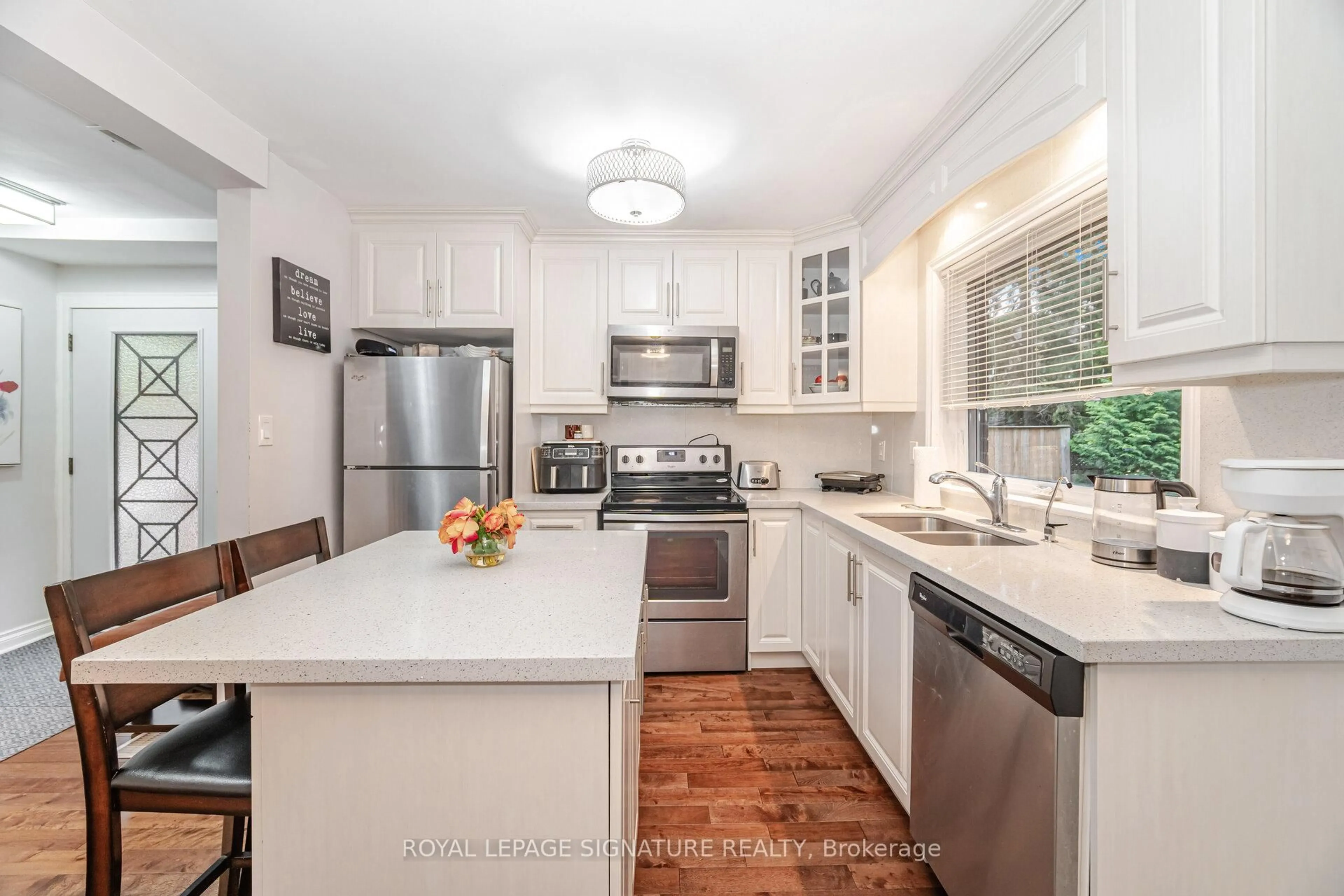 Open concept kitchen, unknown for 2259 Wiseman Crt, Mississauga Ontario L5J 1P4