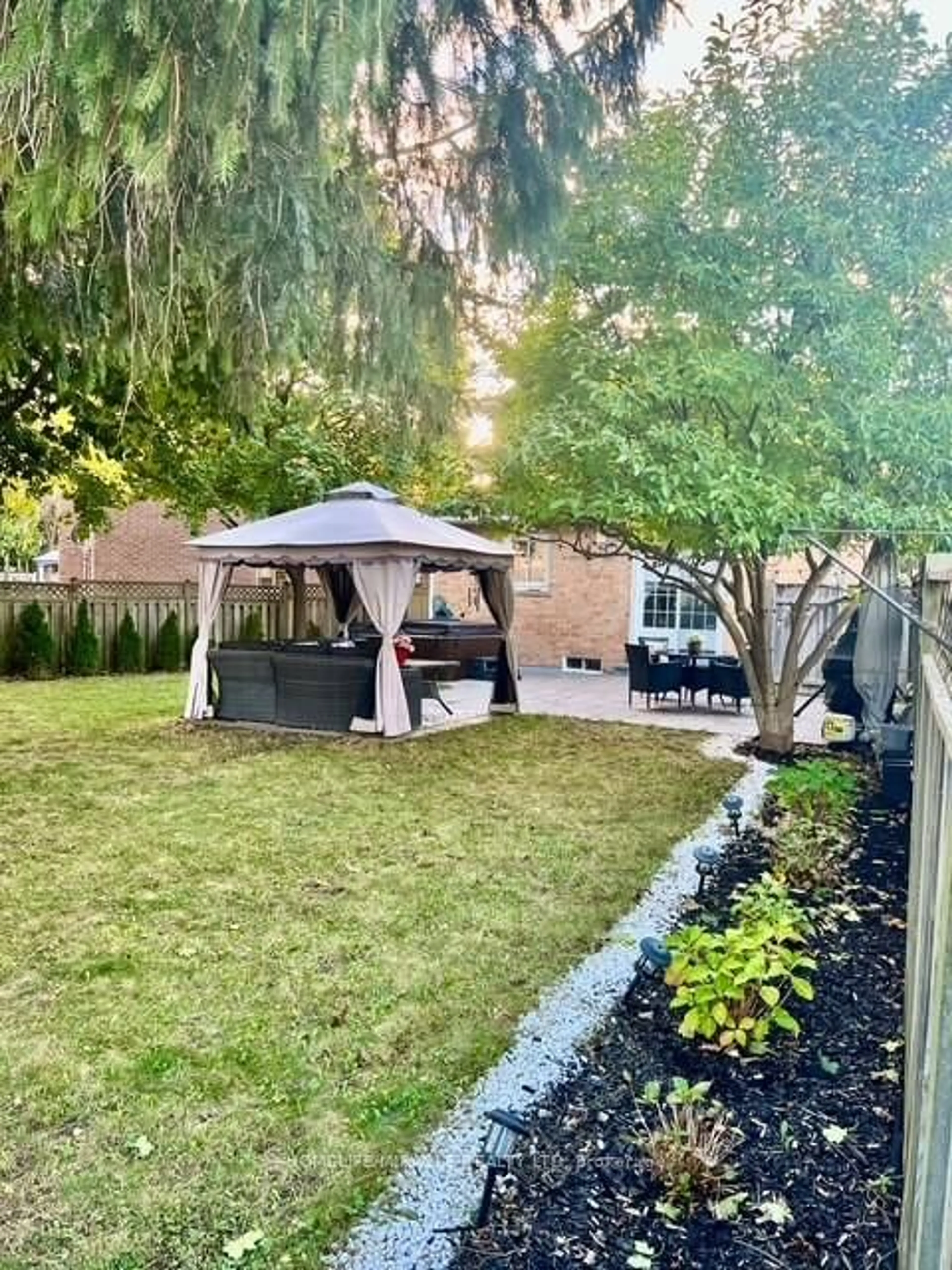 Patio, unknown for 82 Ready Crt, Brampton Ontario L6Y 4T4