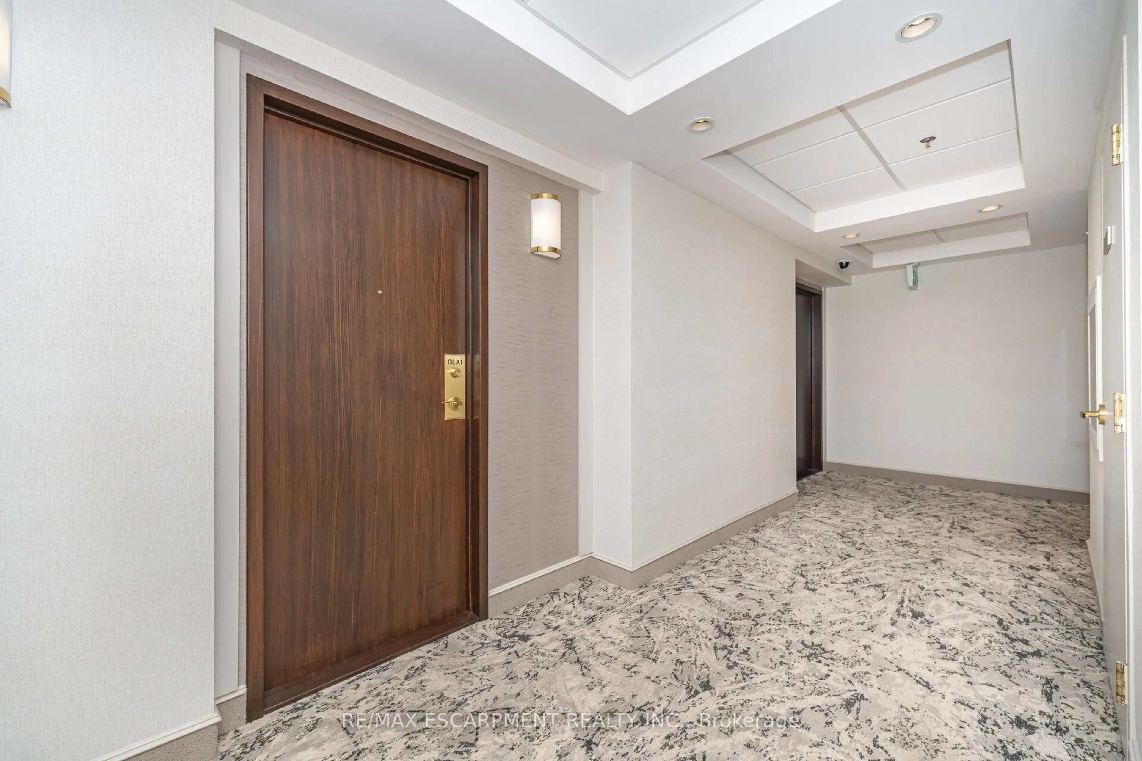 Indoor foyer for 60 Old Mill Rd #GLA1, Oakville Ontario L6J 7V9