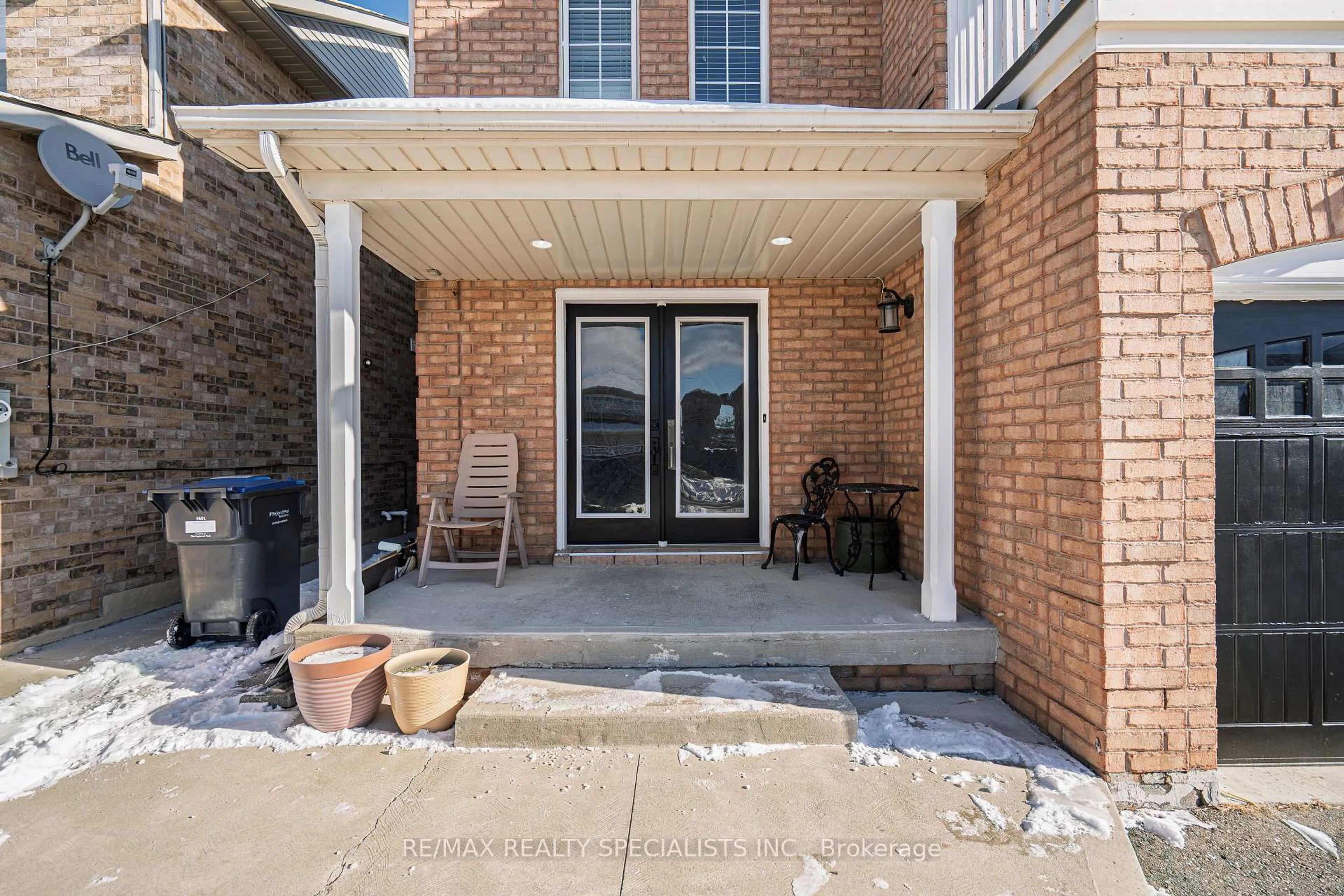 Unknown for 35 Dunlop Crt, Brampton Ontario L6X 4Z9