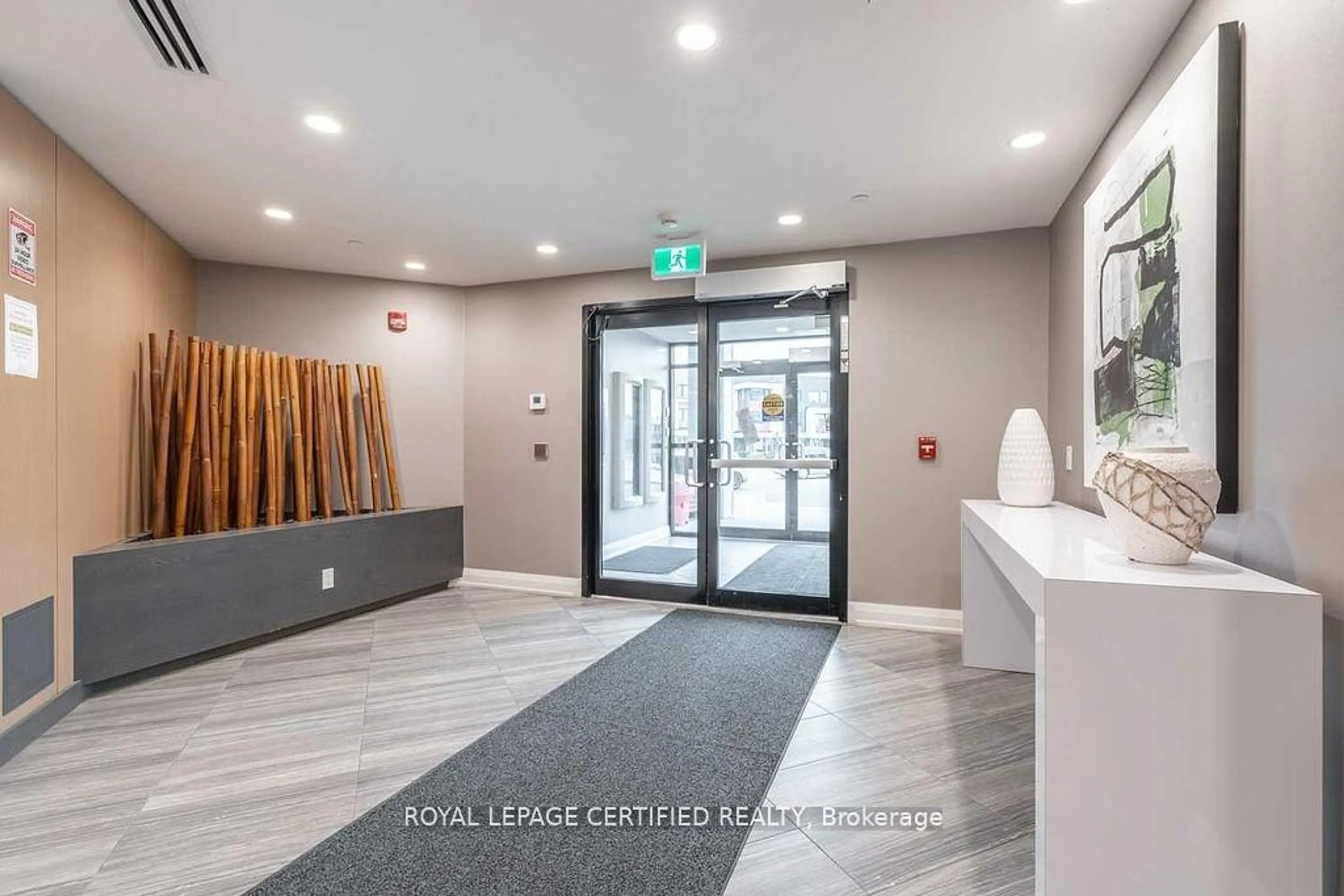 Indoor foyer for 128 Grovewood Common #435, Oakville Ontario L6H 0X3