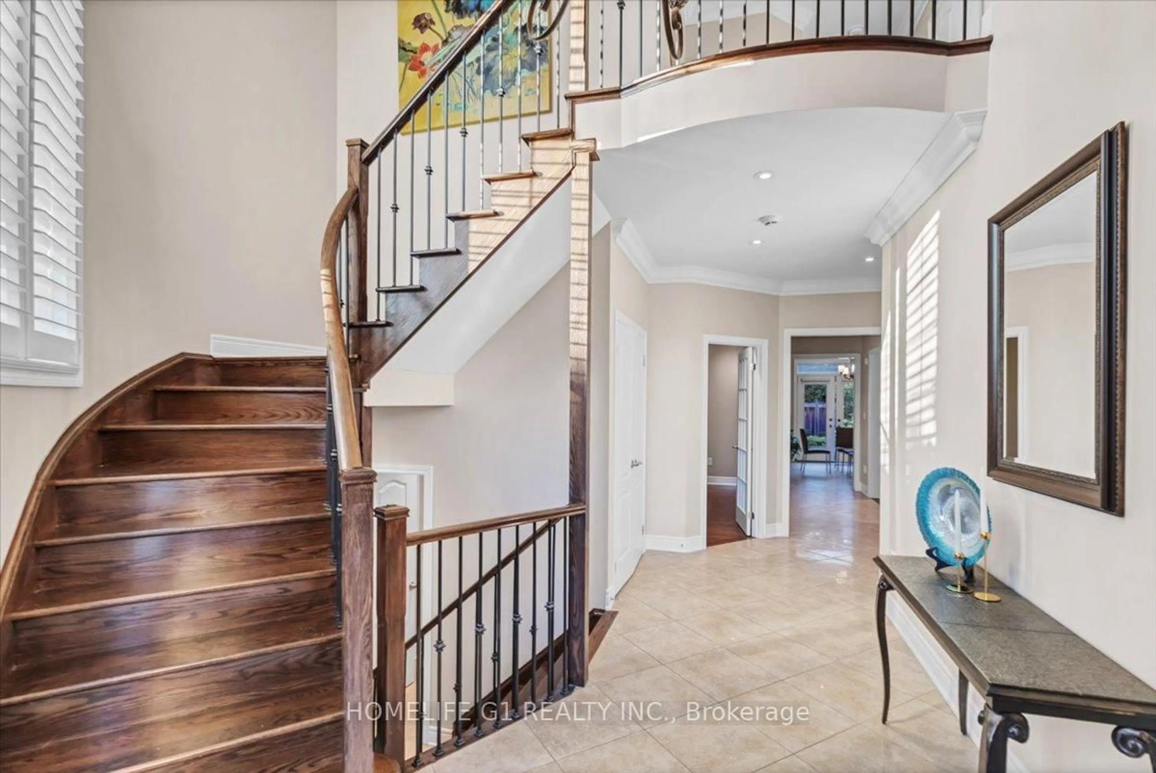 Indoor entryway for 2355 North Ridge Tr, Oakville Ontario L6H 0A8