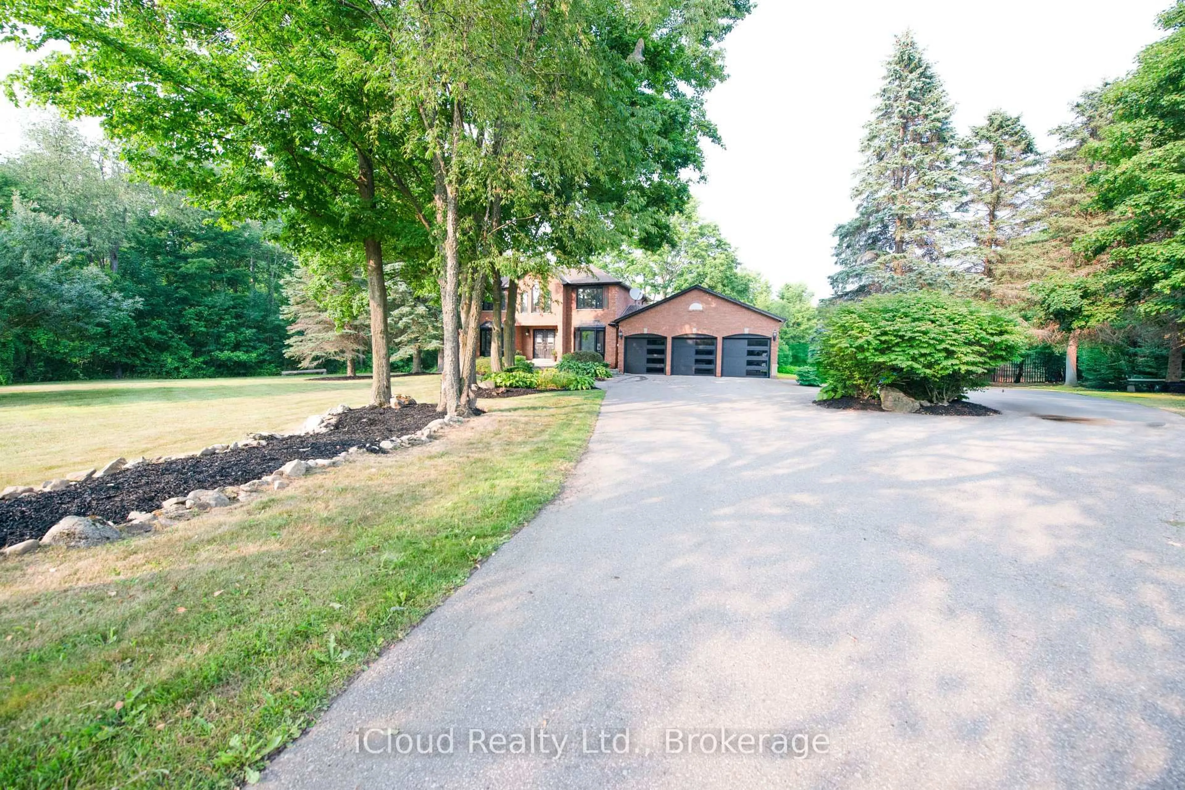 A pic from outside/outdoor area/front of a property/back of a property/a pic from drone, water/lake/river/ocean view for 27 Briarwood Dr, Caledon Ontario L7K 0N1