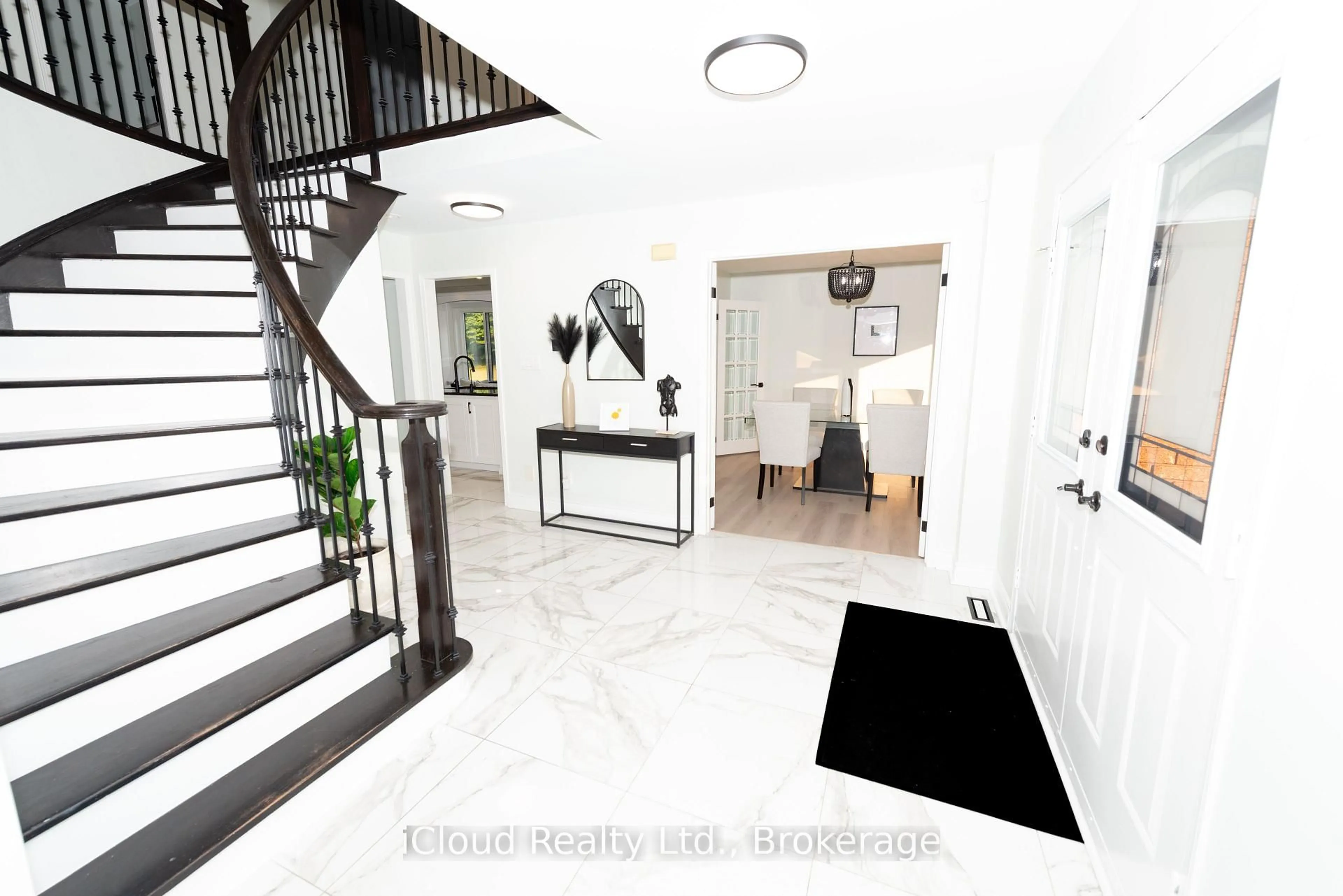 Indoor entryway for 27 Briarwood Dr, Caledon Ontario L7K 0N1