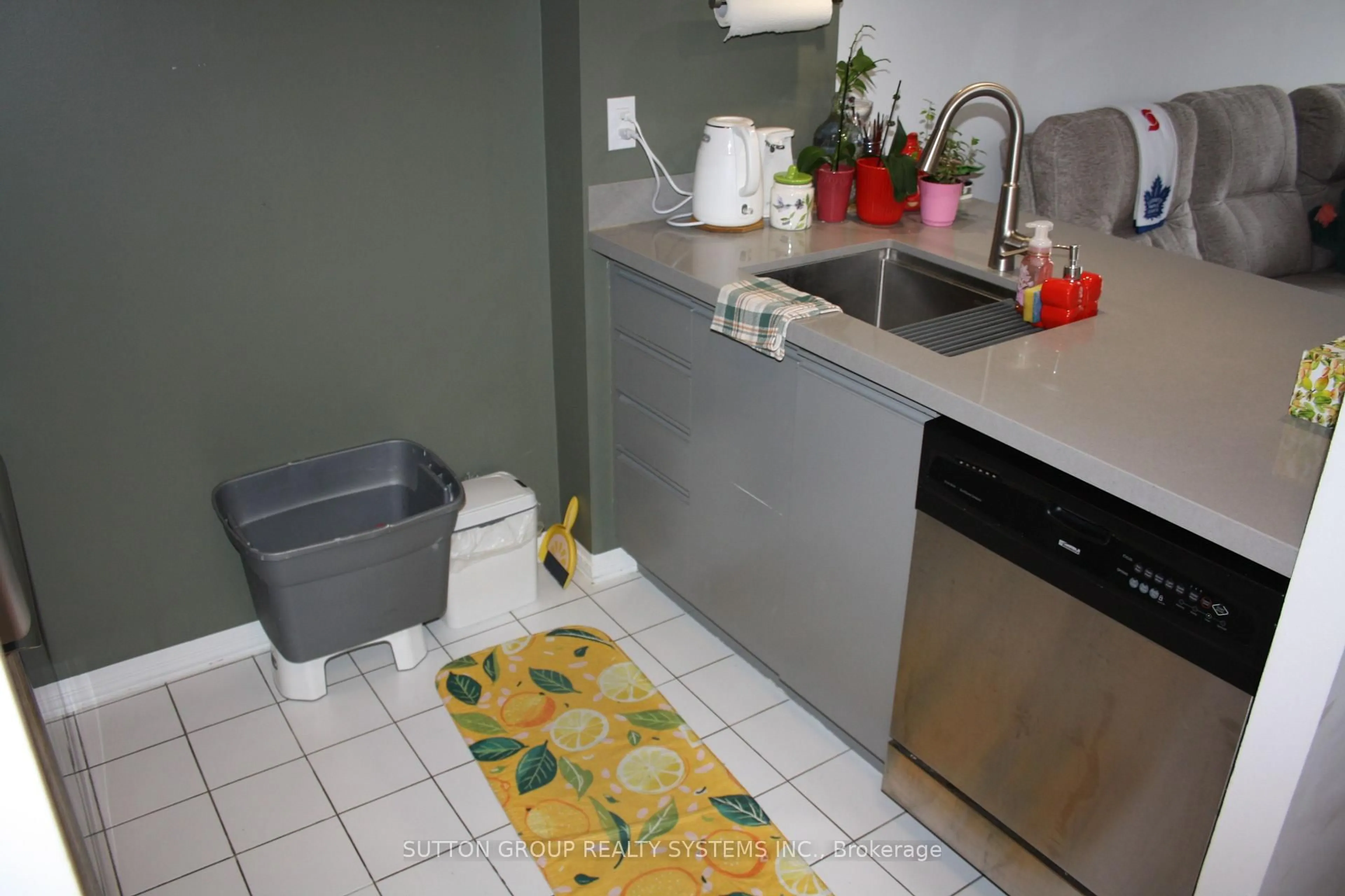 Standard kitchen, unknown for 3605 Kariya Dr #1104A, Mississauga Ontario L5B 3J4