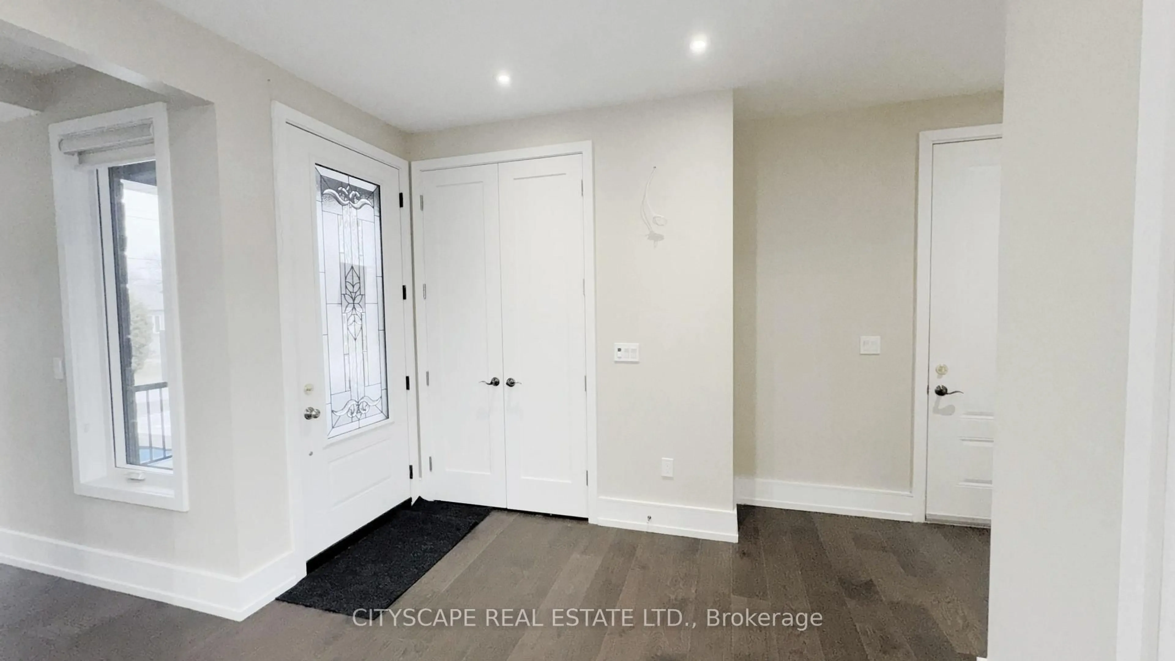 Indoor entryway for 204 Mary St, Oakville Ontario L6K 1S4