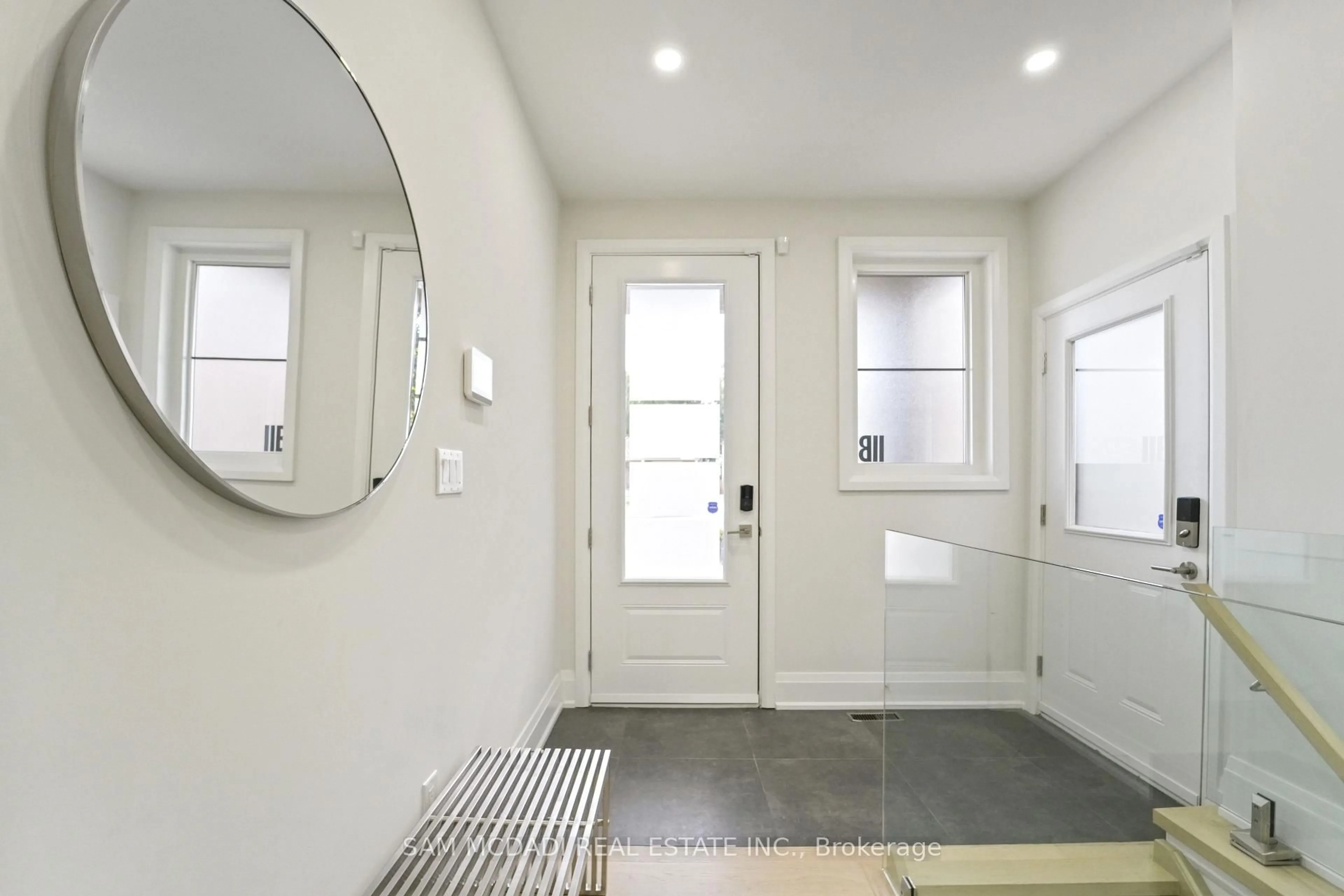 Indoor entryway for 11B Maple Ave, Mississauga Ontario L5H 2R9