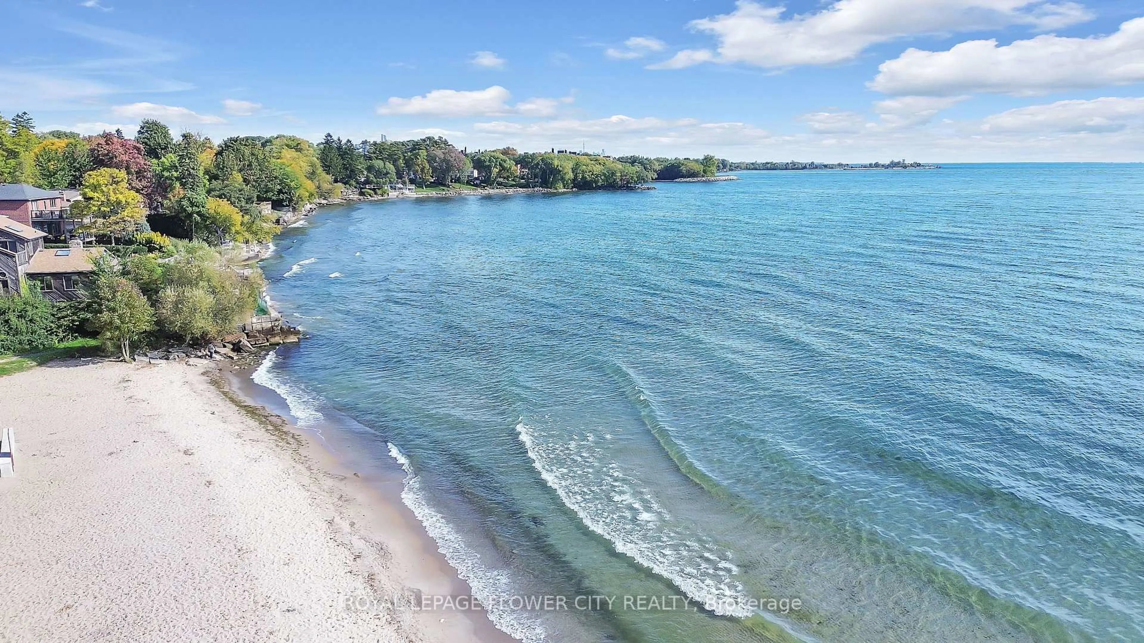 Blurry image for 1515 Lakeshore Rd #602, Mississauga Ontario L5E 3E3