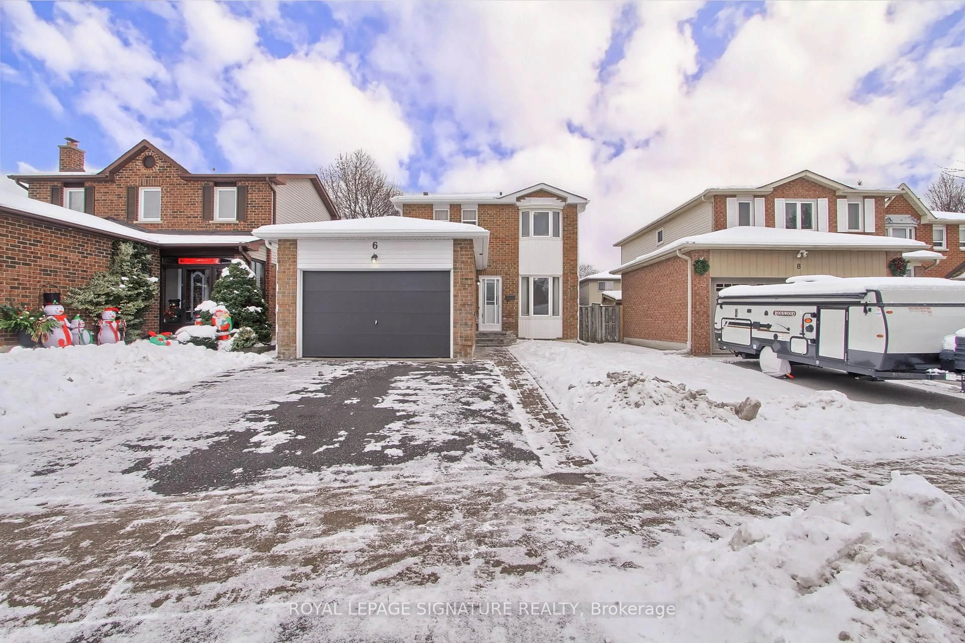 A pic from outside/outdoor area/front of a property/back of a property/a pic from drone, street for 6 Driftwood Cres, Brampton Ontario L6Z 2C4