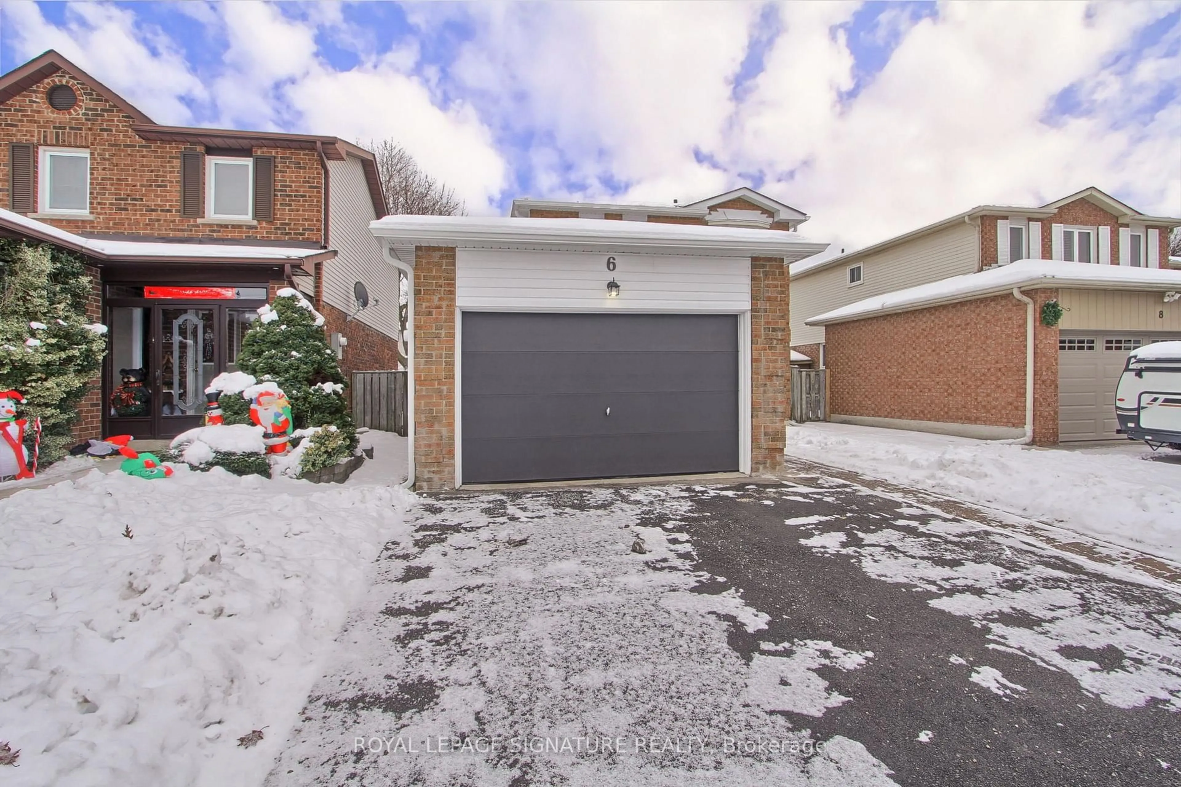 A pic from outside/outdoor area/front of a property/back of a property/a pic from drone, street for 6 Driftwood Cres, Brampton Ontario L6Z 2C4