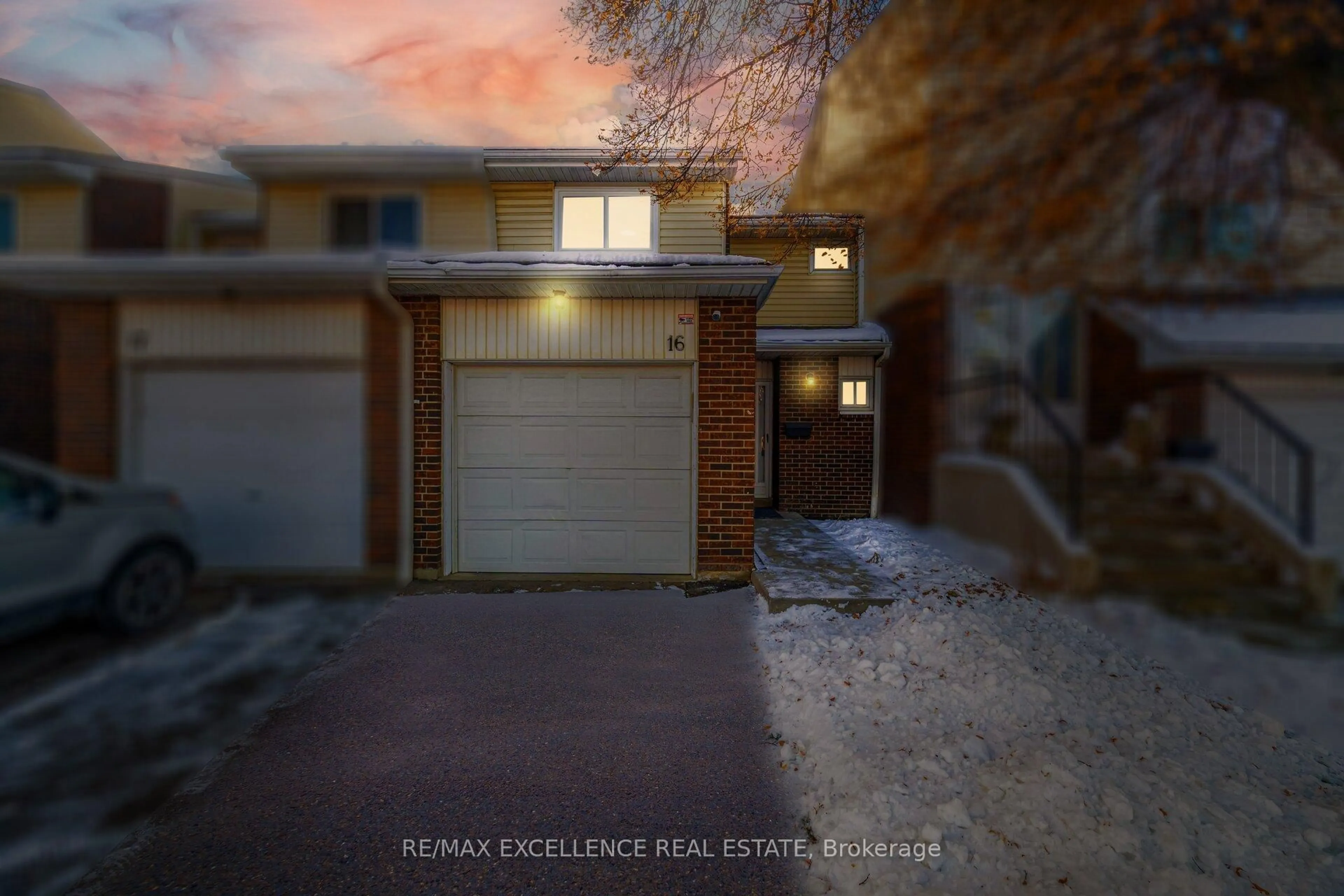 Unknown for 16 Lincoln Crt, Brampton Ontario L6T 3Z2