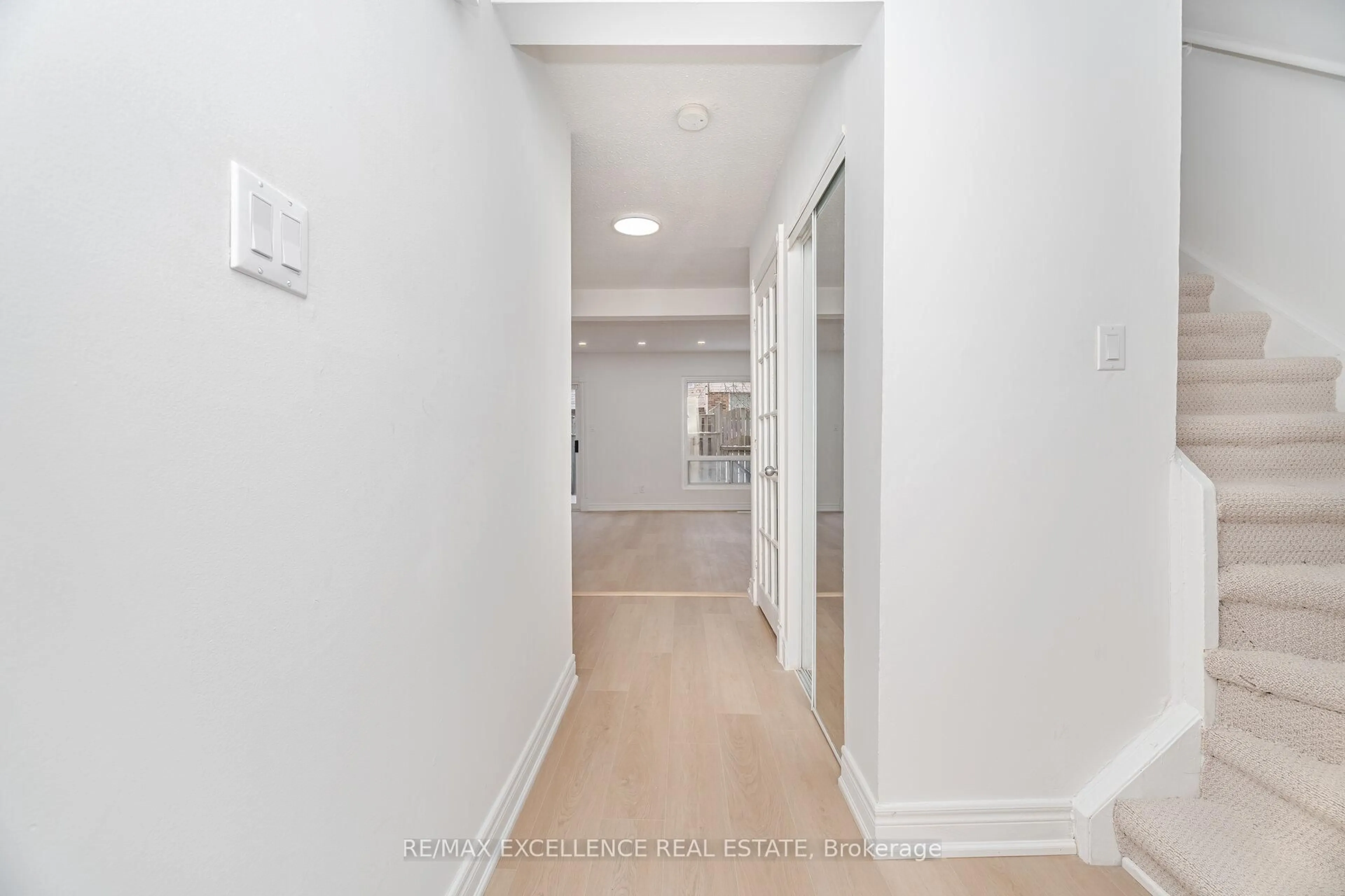 Unknown for 16 Lincoln Crt, Brampton Ontario L6T 3Z2