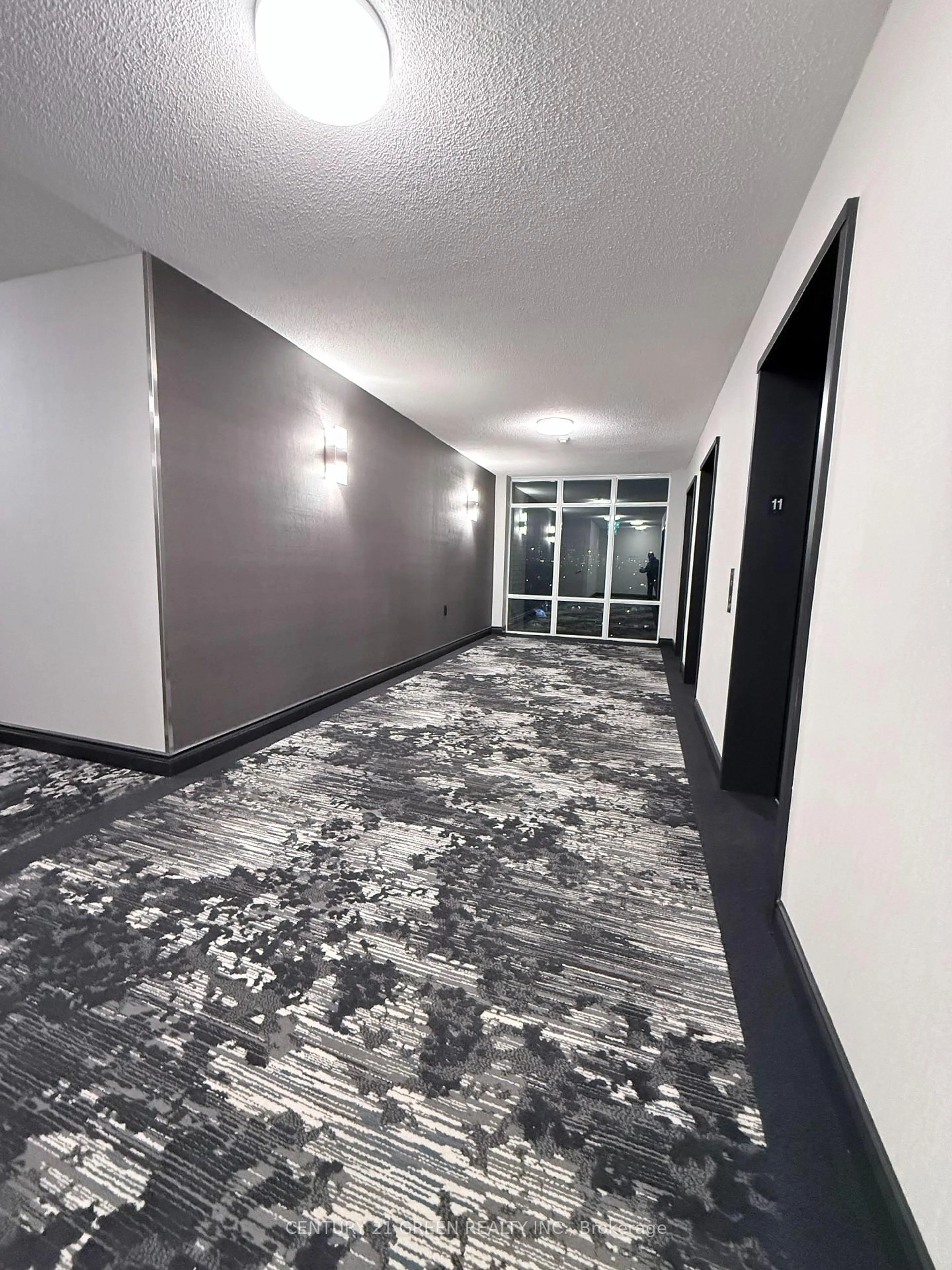 Indoor foyer for 200 Burnhamthorpe Rd #1103, Mississauga Ontario L5A 4L4