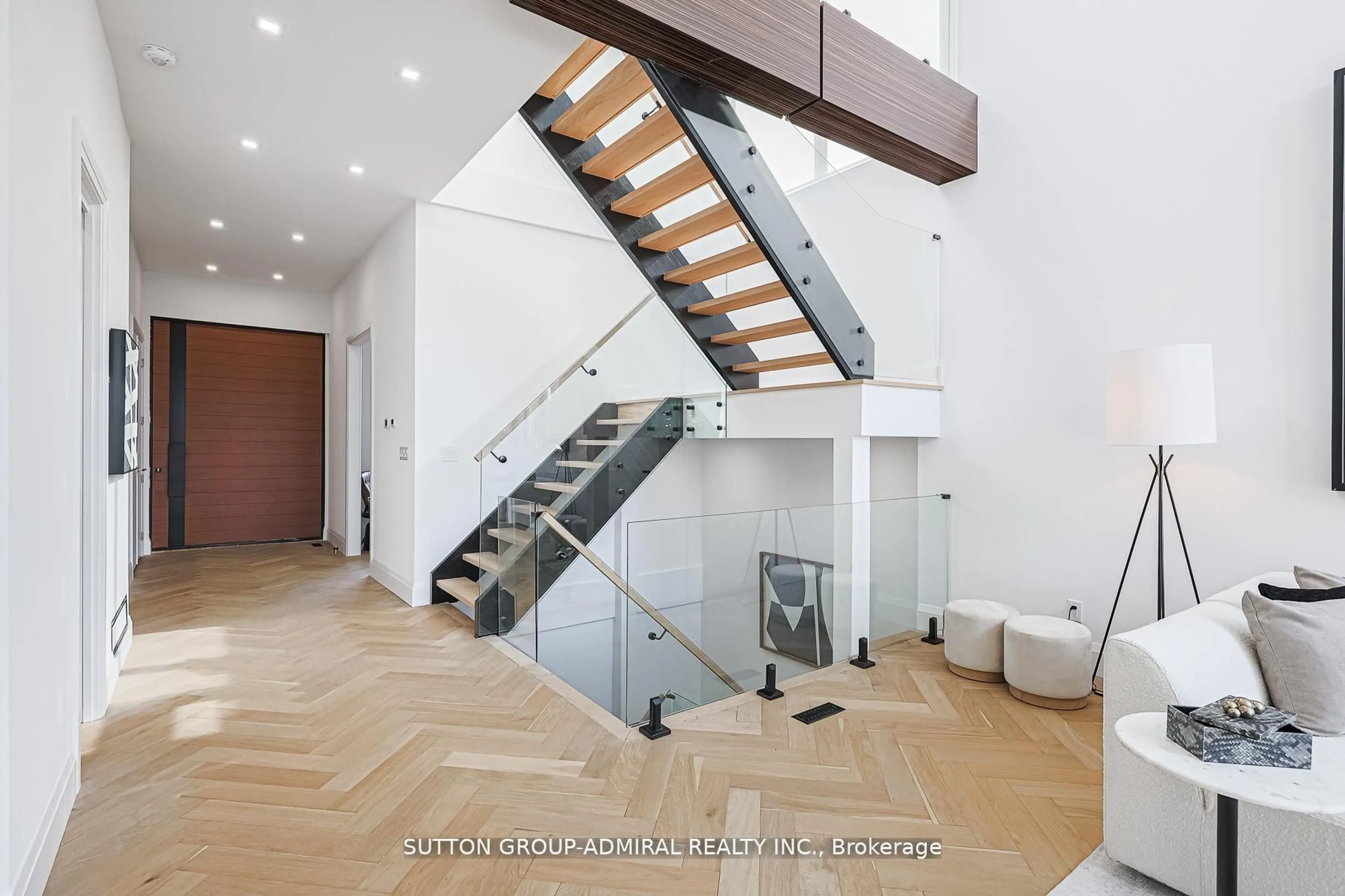 Stairs for 957 Dormer St, Mississauga Ontario L5E 1T7