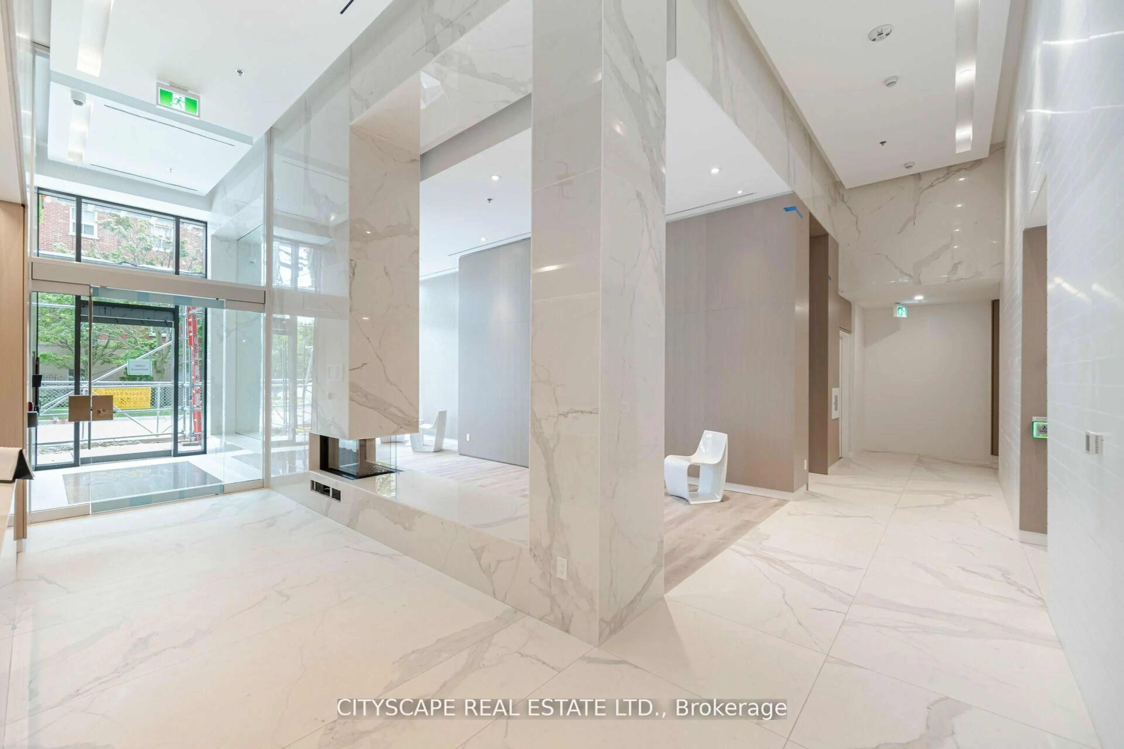 Indoor foyer for 370 Martha St #1907, Burlington Ontario L7R 0G9