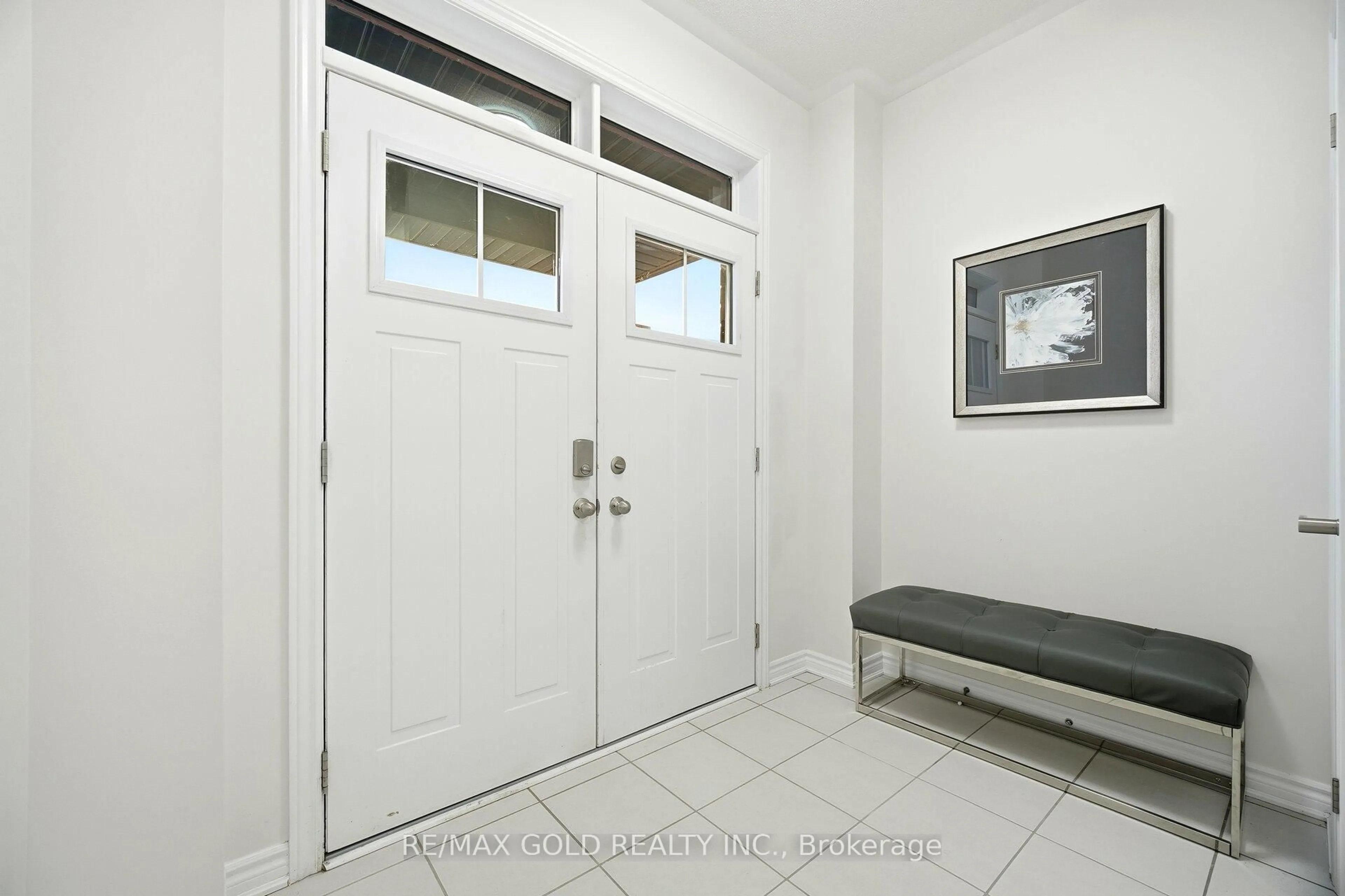 Indoor entryway for 15 Spinland St, Caledon Ontario L7C 4K4
