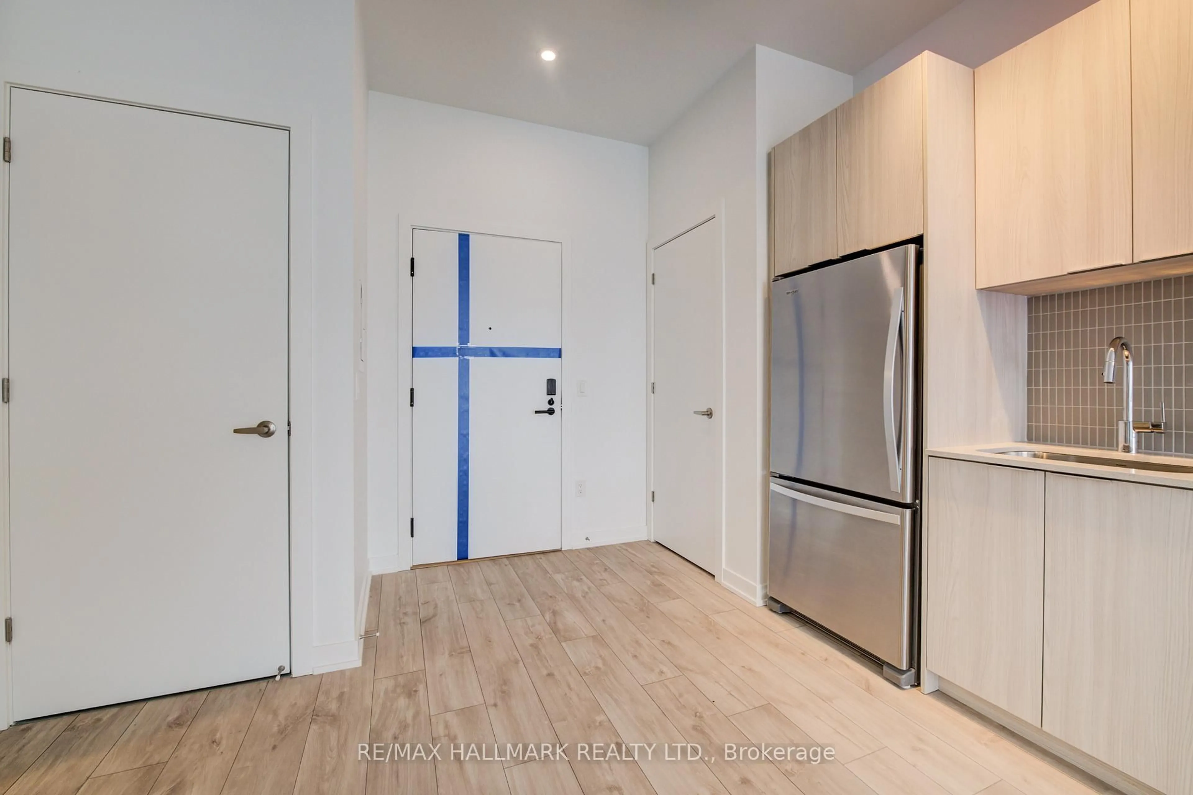 Indoor entryway for 720 Whitlock Ave, Milton Ontario L9E 1S2