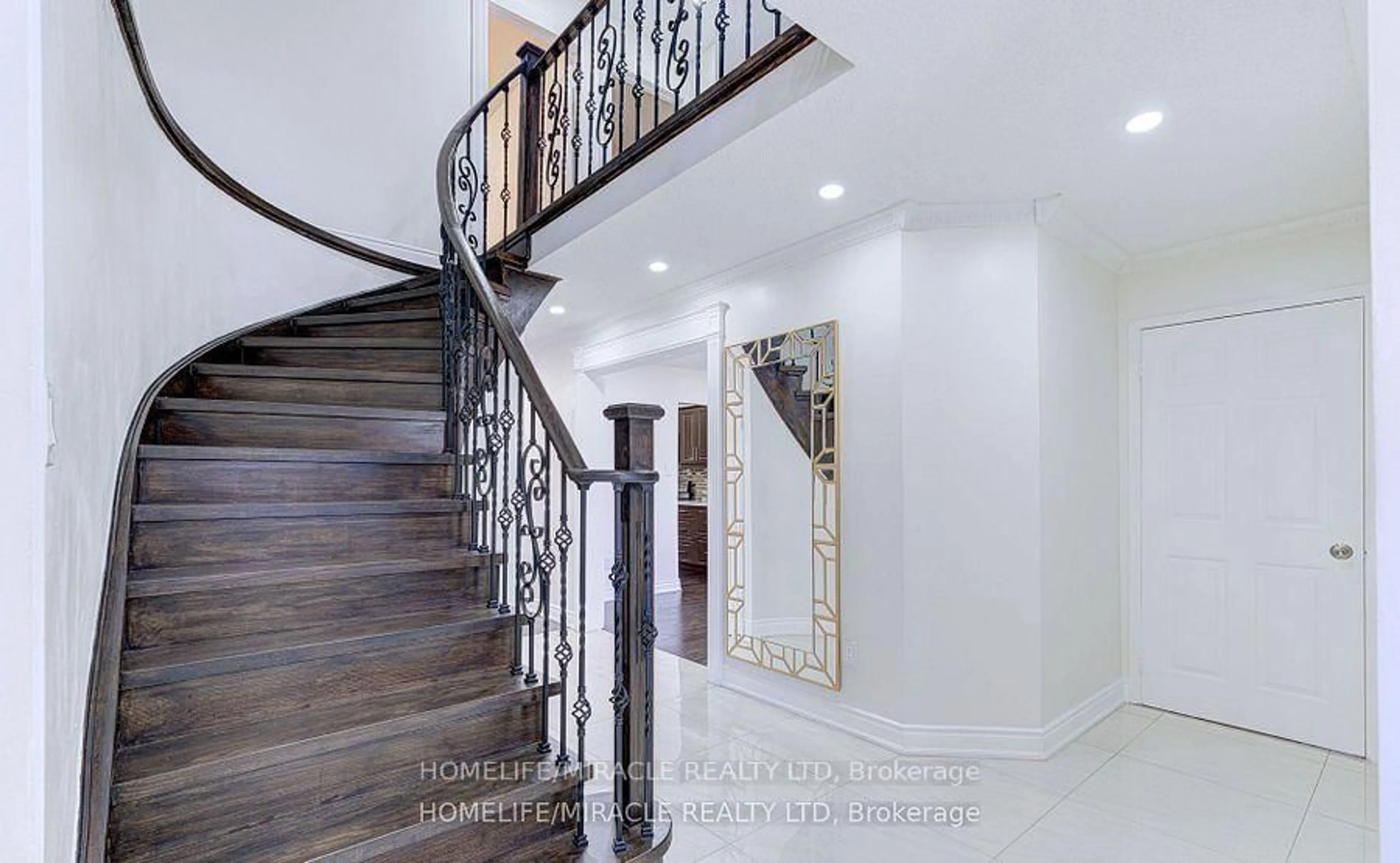 Stairs for 55 Castlehill Rd, Brampton Ontario L6X 4C9