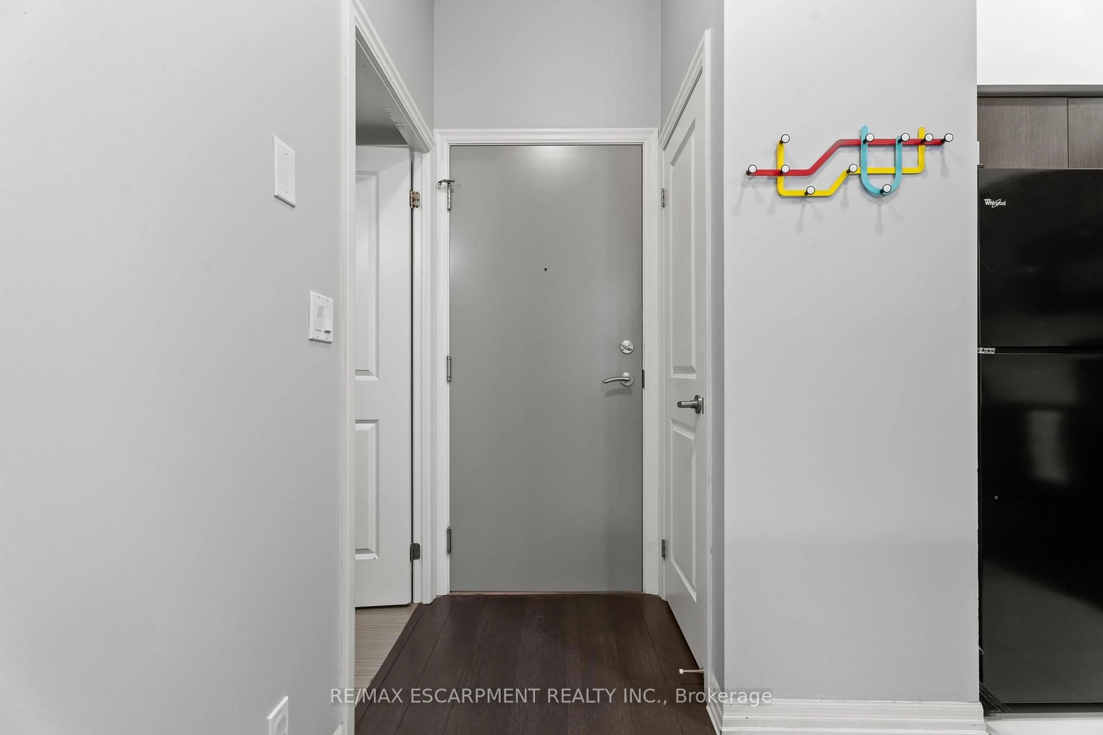 Indoor entryway for 80 Esther Lorrie Dr #104, Toronto Ontario M8W 0C6