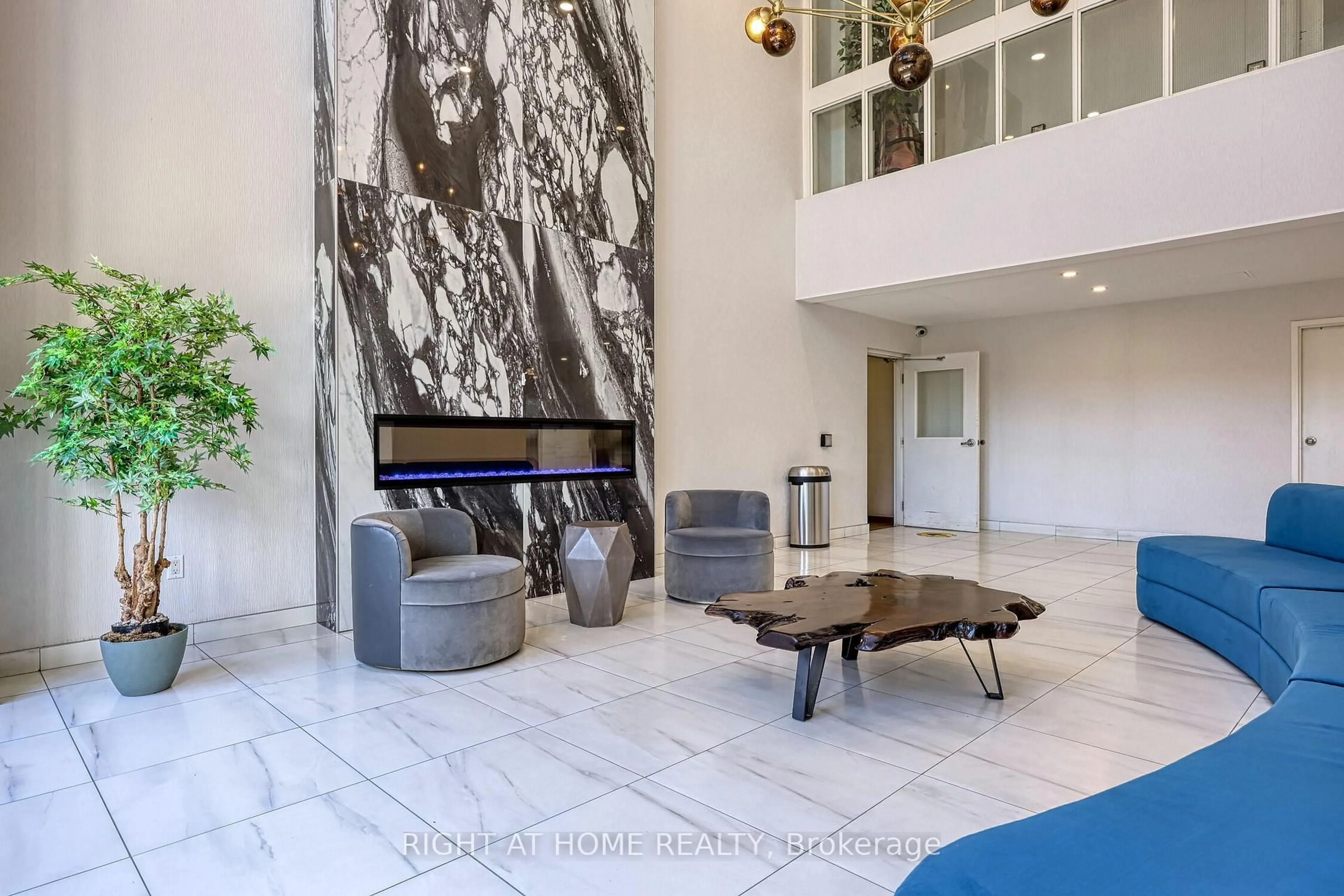 Lobby for 1580 Mississauga Valley Blvd #205, Mississauga Ontario L5A 3T8