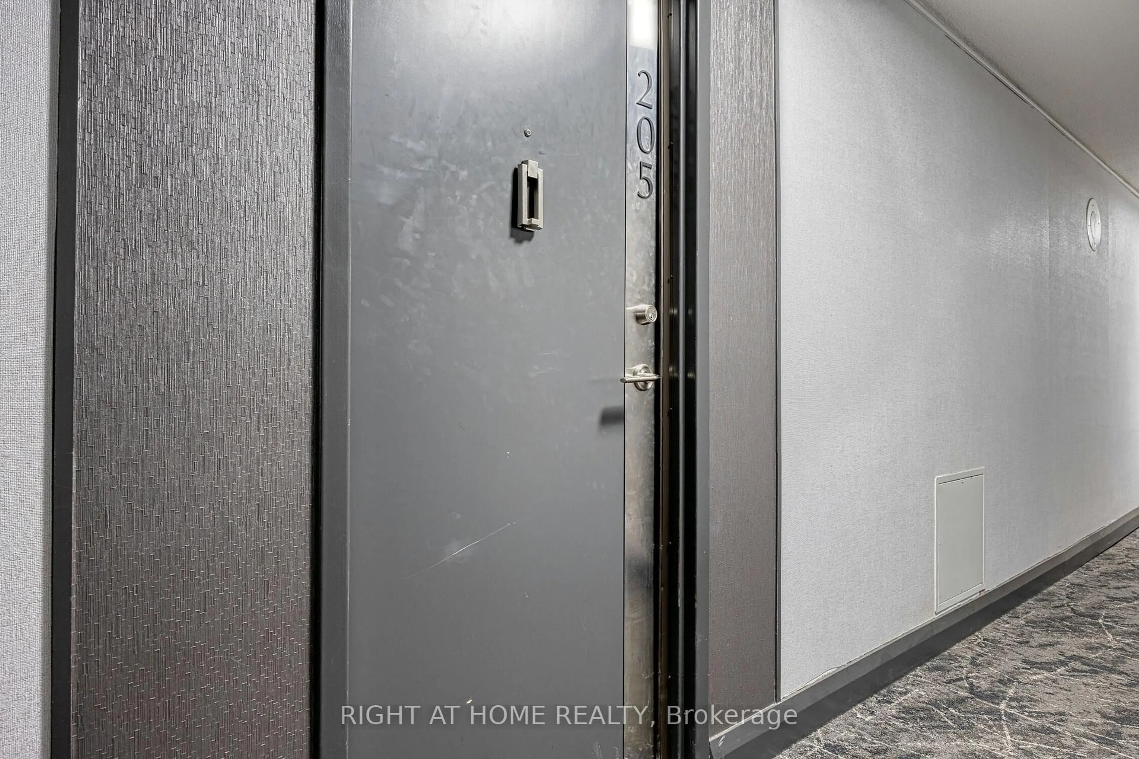 Unknown for 1580 Mississauga Valley Blvd #205, Mississauga Ontario L5A 3T8