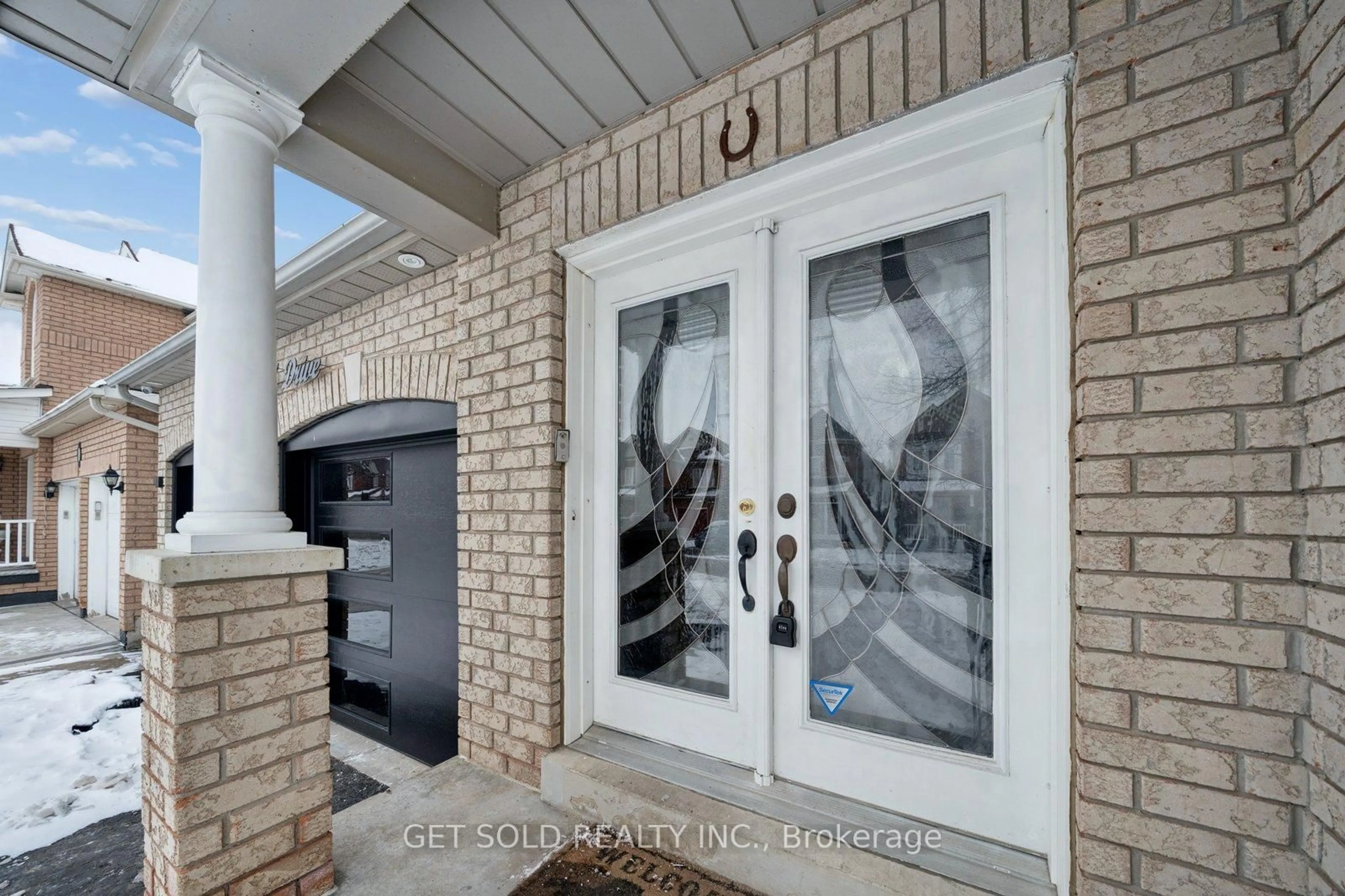 Indoor entryway for 33 Tideland Dr, Brampton Ontario L7A 2W2