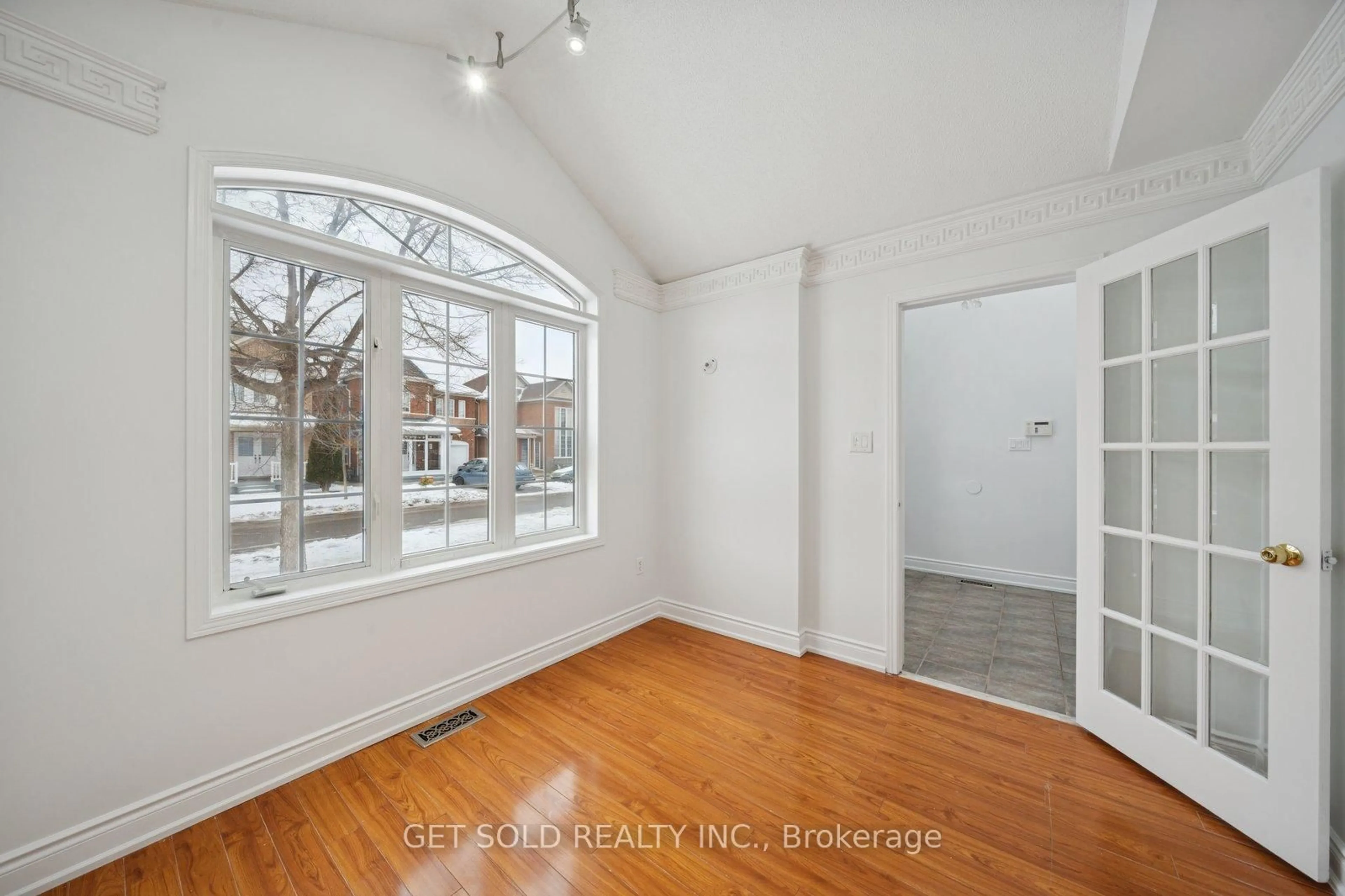 Unknown for 33 Tideland Dr, Brampton Ontario L7A 2W2