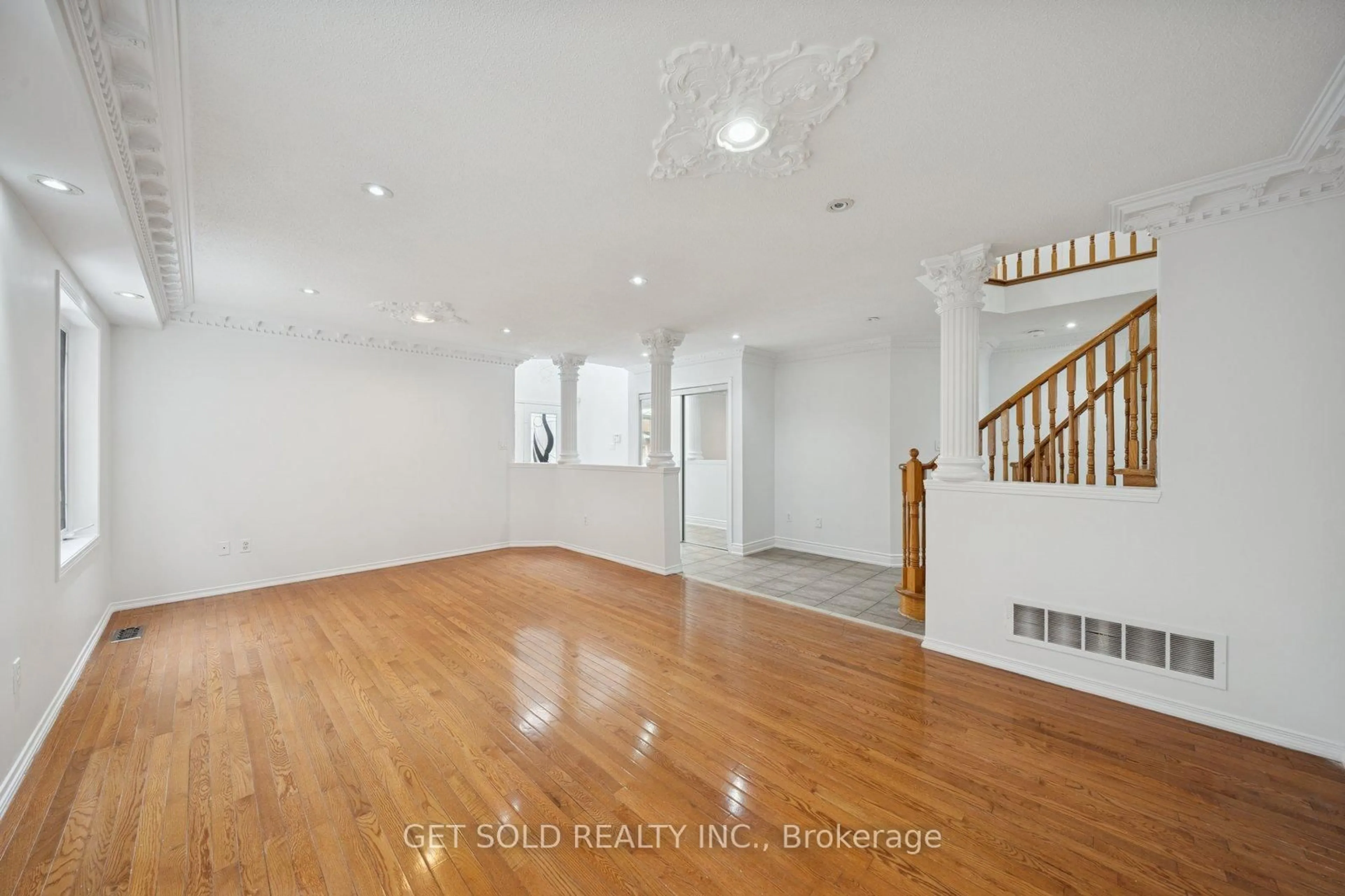 Unknown for 33 Tideland Dr, Brampton Ontario L7A 2W2