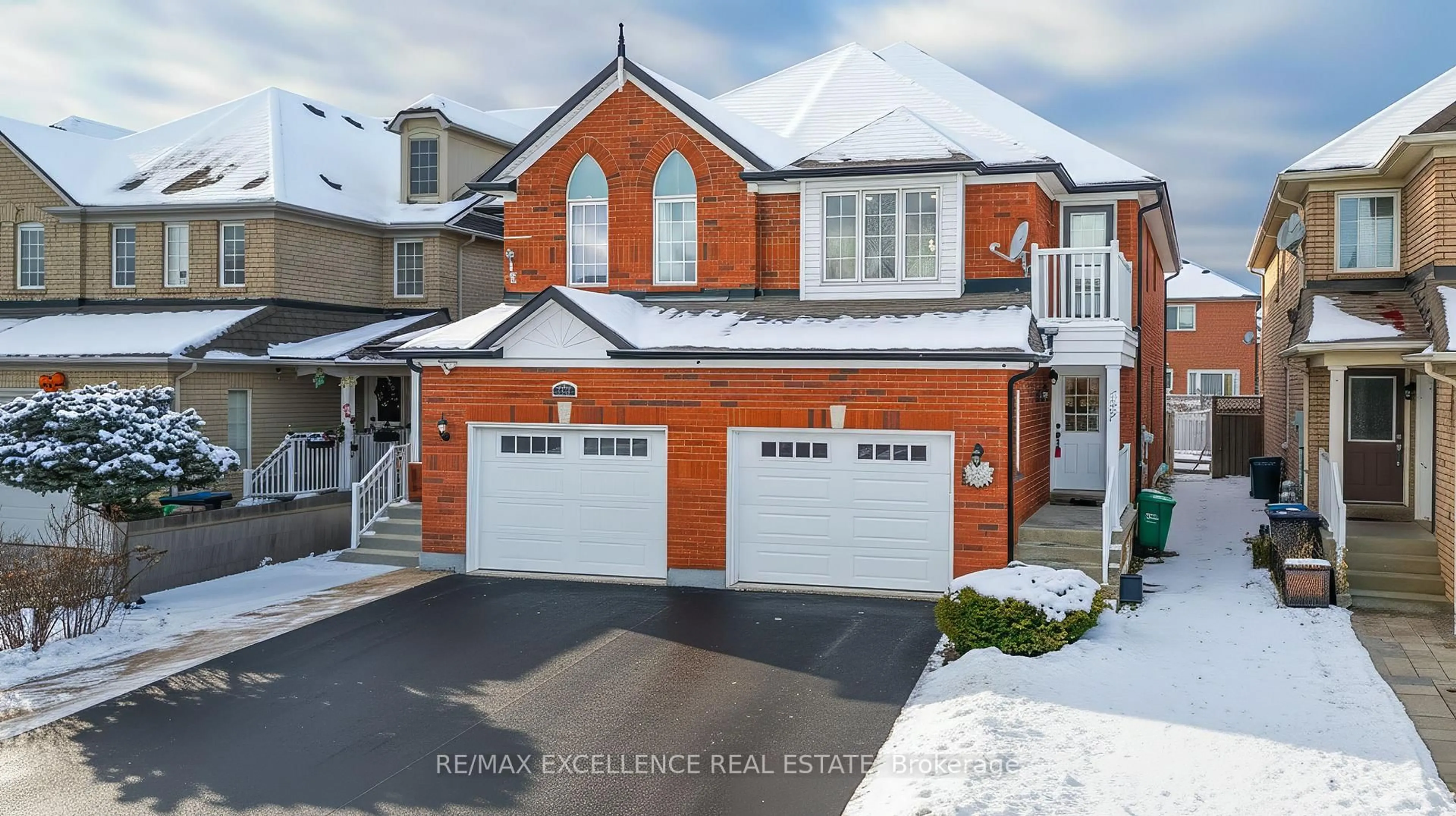 Home with brick exterior material, street for 663 Macbeth Hts, Mississauga Ontario L5W 1E5