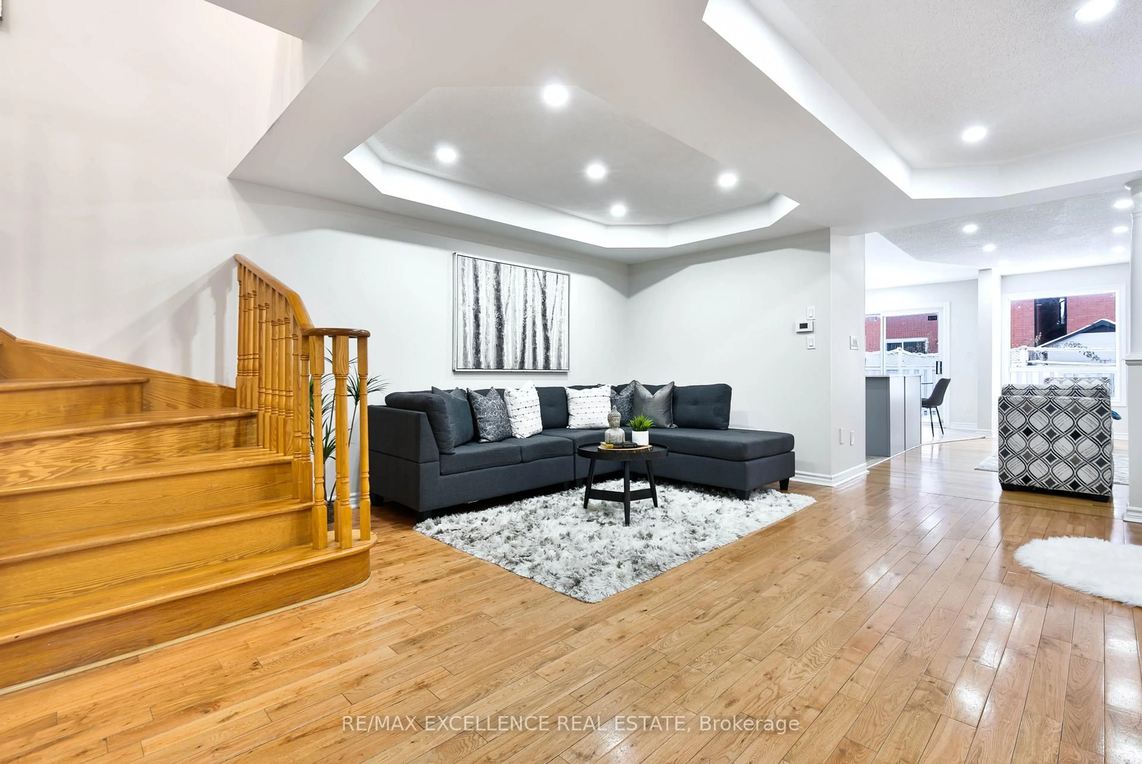 Living room with furniture, wood/laminate floor for 663 Macbeth Hts, Mississauga Ontario L5W 1E5