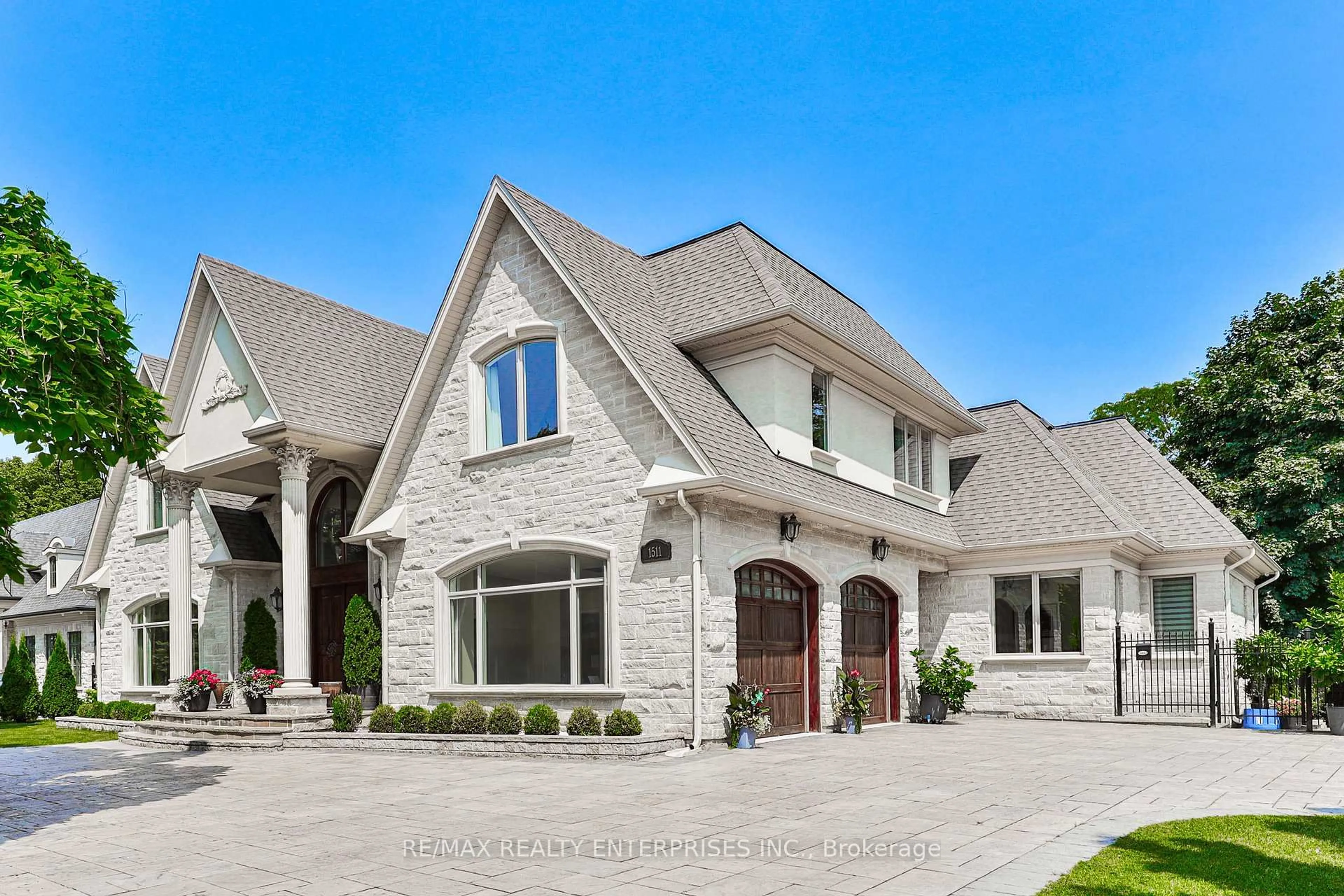 Home with brick exterior material, street for 1511 Broadmoor Ave, Mississauga Ontario L5G 3T7