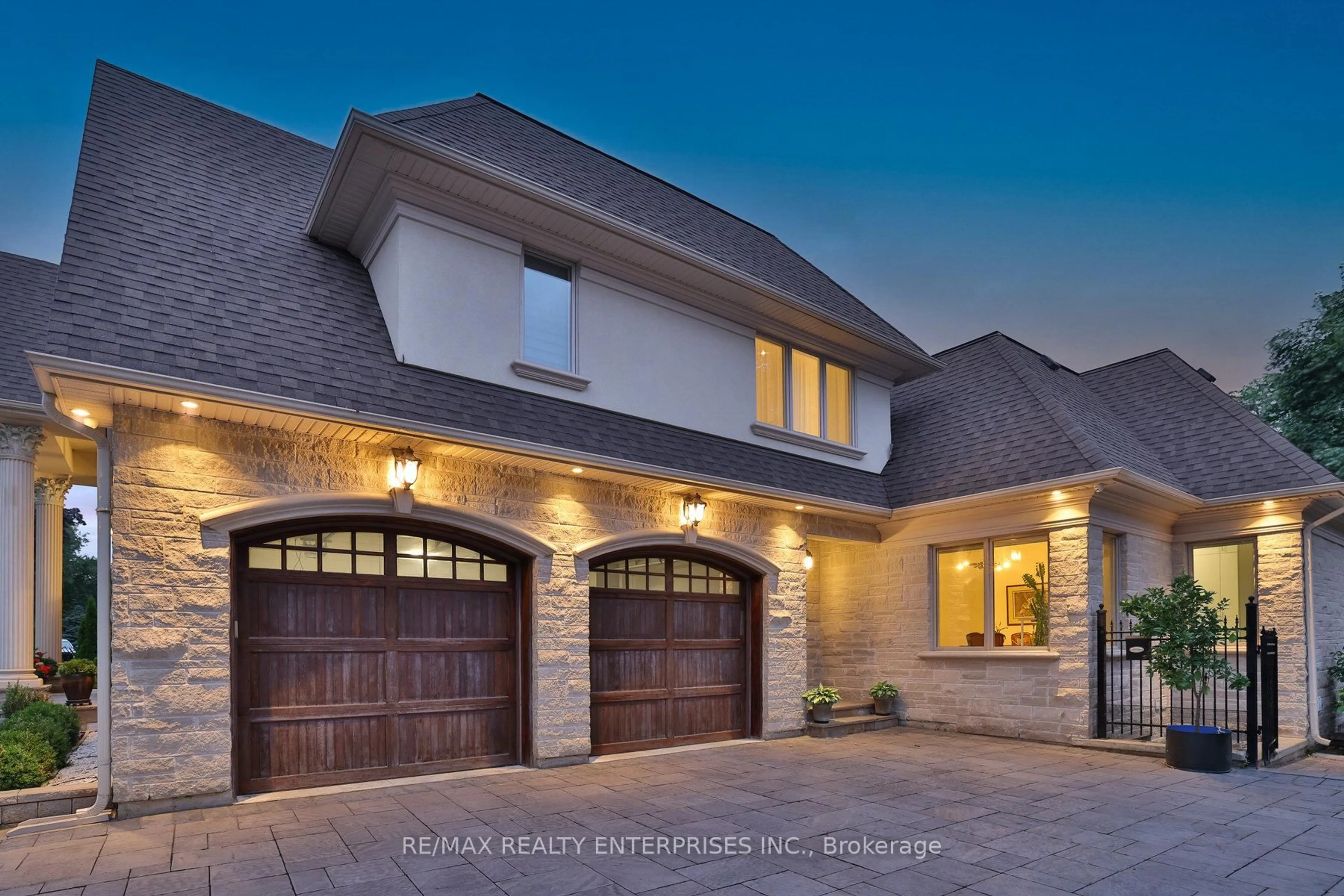 Home with brick exterior material, street for 1511 Broadmoor Ave, Mississauga Ontario L5G 3T7