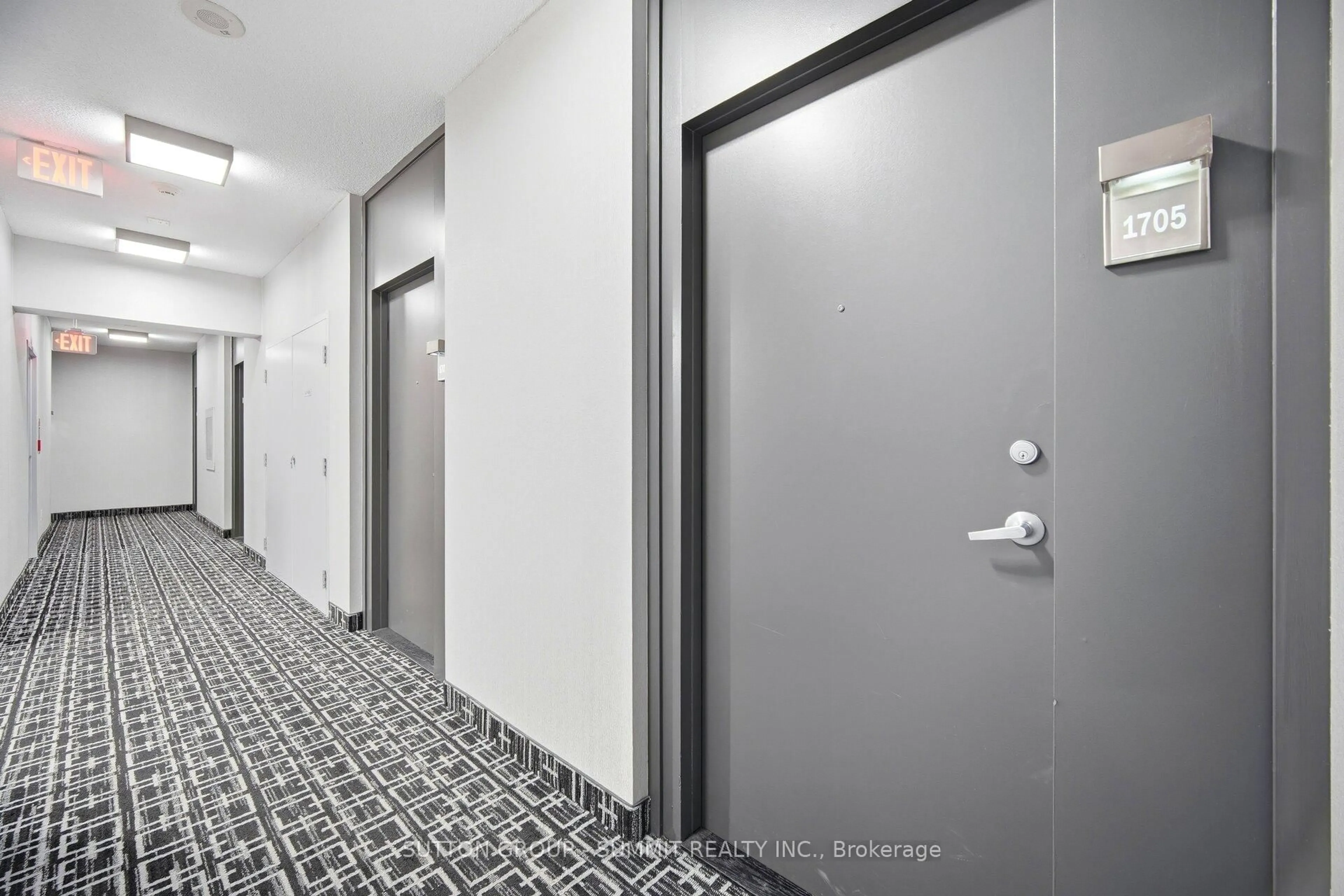 Indoor foyer for 223 WEBB Dr #1705, Mississauga Ontario L5B 0E8