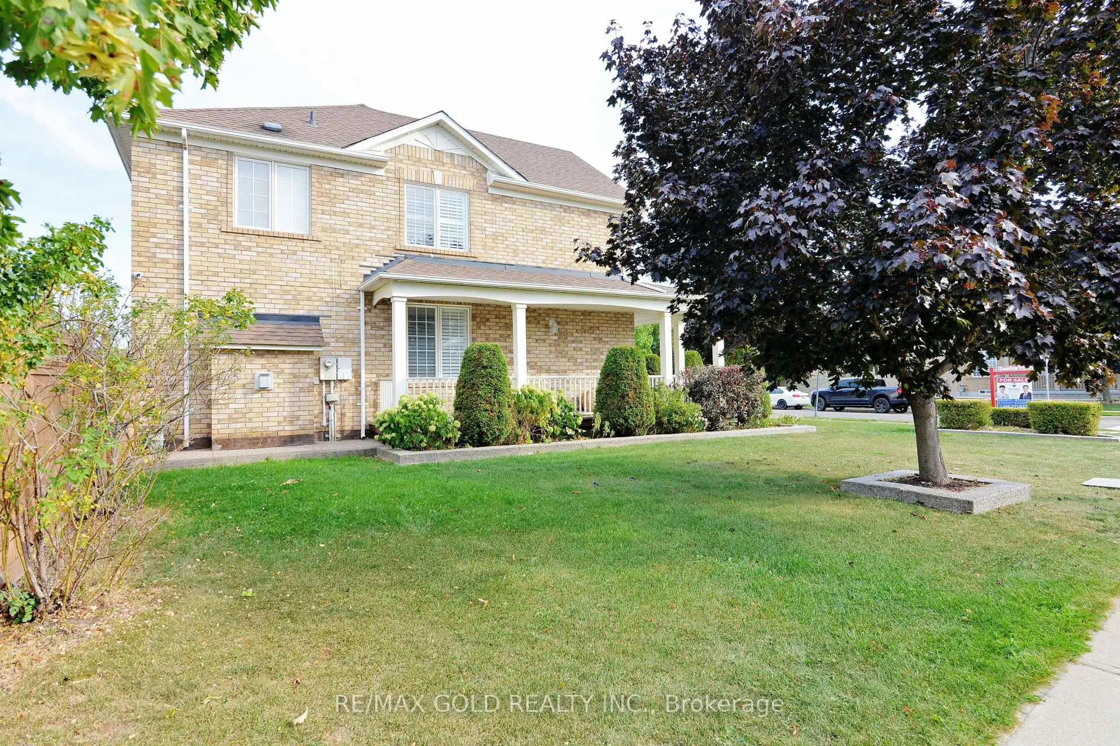 A pic from outside/outdoor area/front of a property/back of a property/a pic from drone, street for 1 Blaketon Crt, Brampton Ontario L6P 1G4