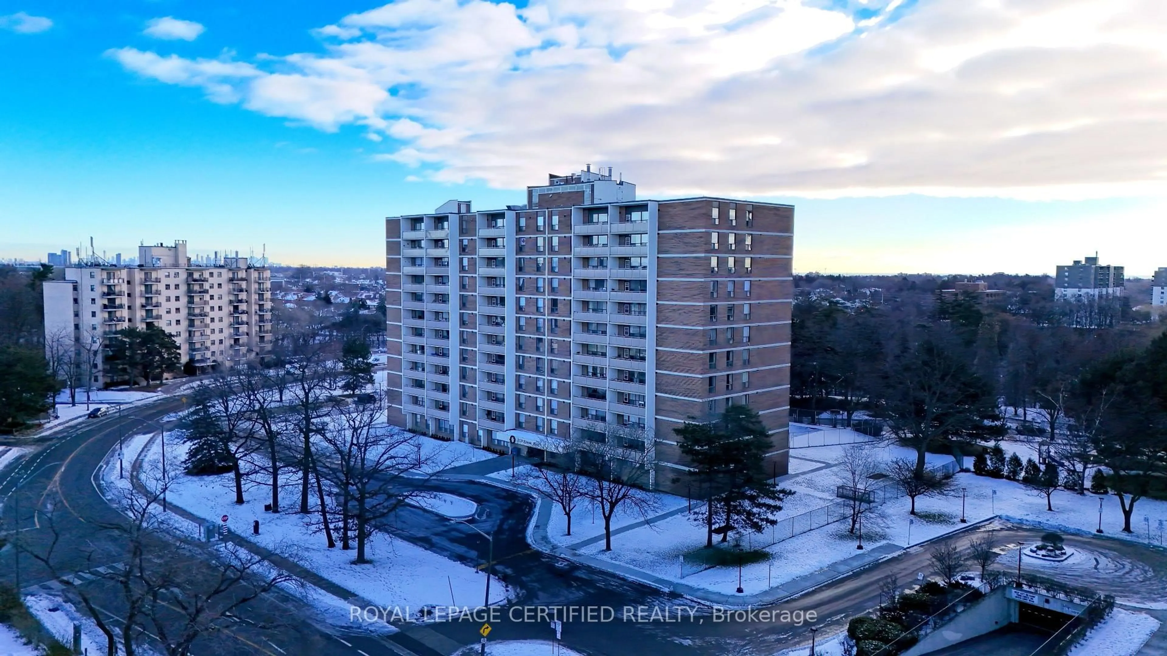 A pic from outside/outdoor area/front of a property/back of a property/a pic from drone, city buildings view from balcony for 3120 Kirwin Ave #306, Mississauga Ontario L5A 3R2