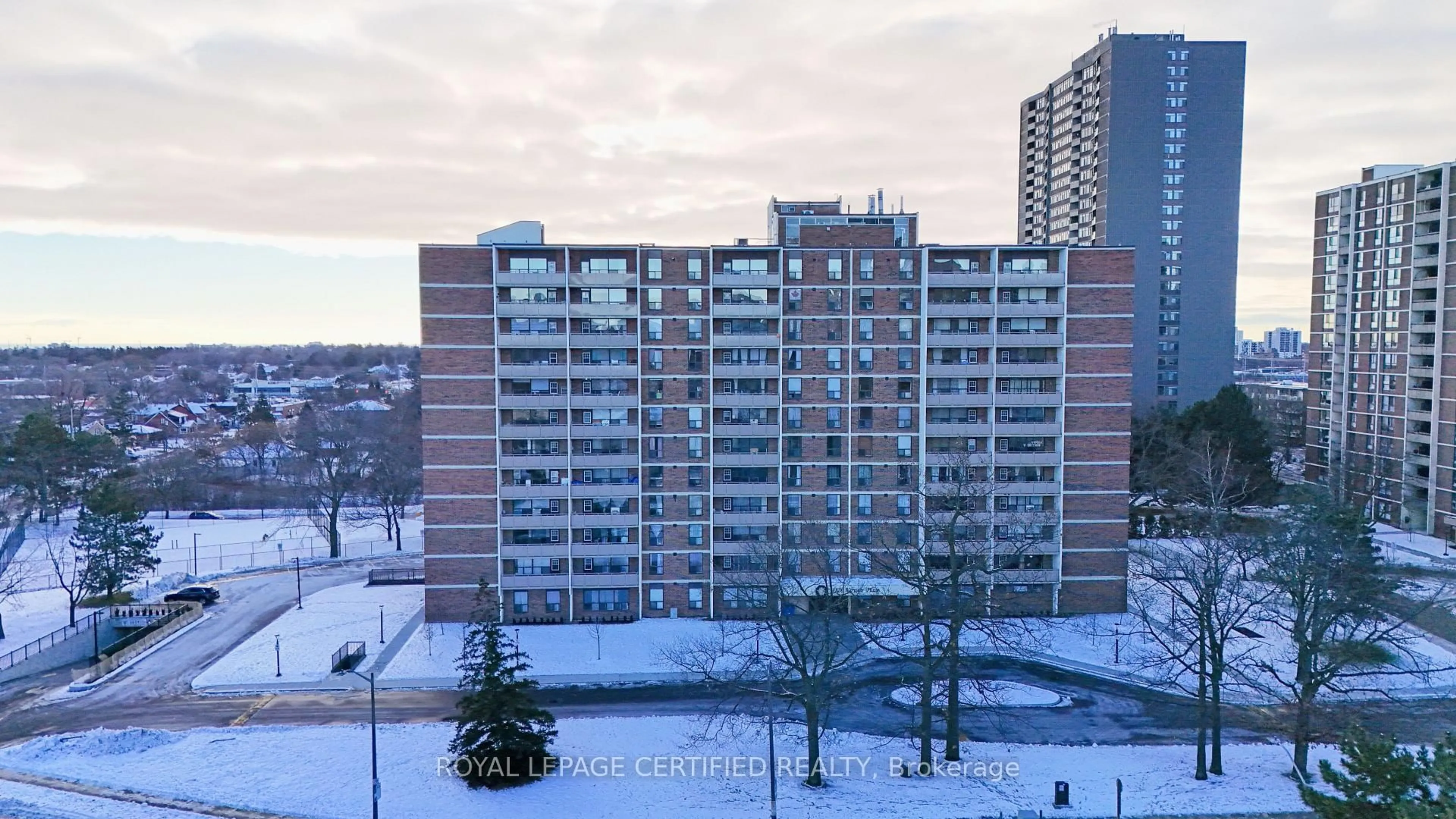 A pic from outside/outdoor area/front of a property/back of a property/a pic from drone, city buildings view from balcony for 3120 Kirwin Ave #306, Mississauga Ontario L5A 3R2