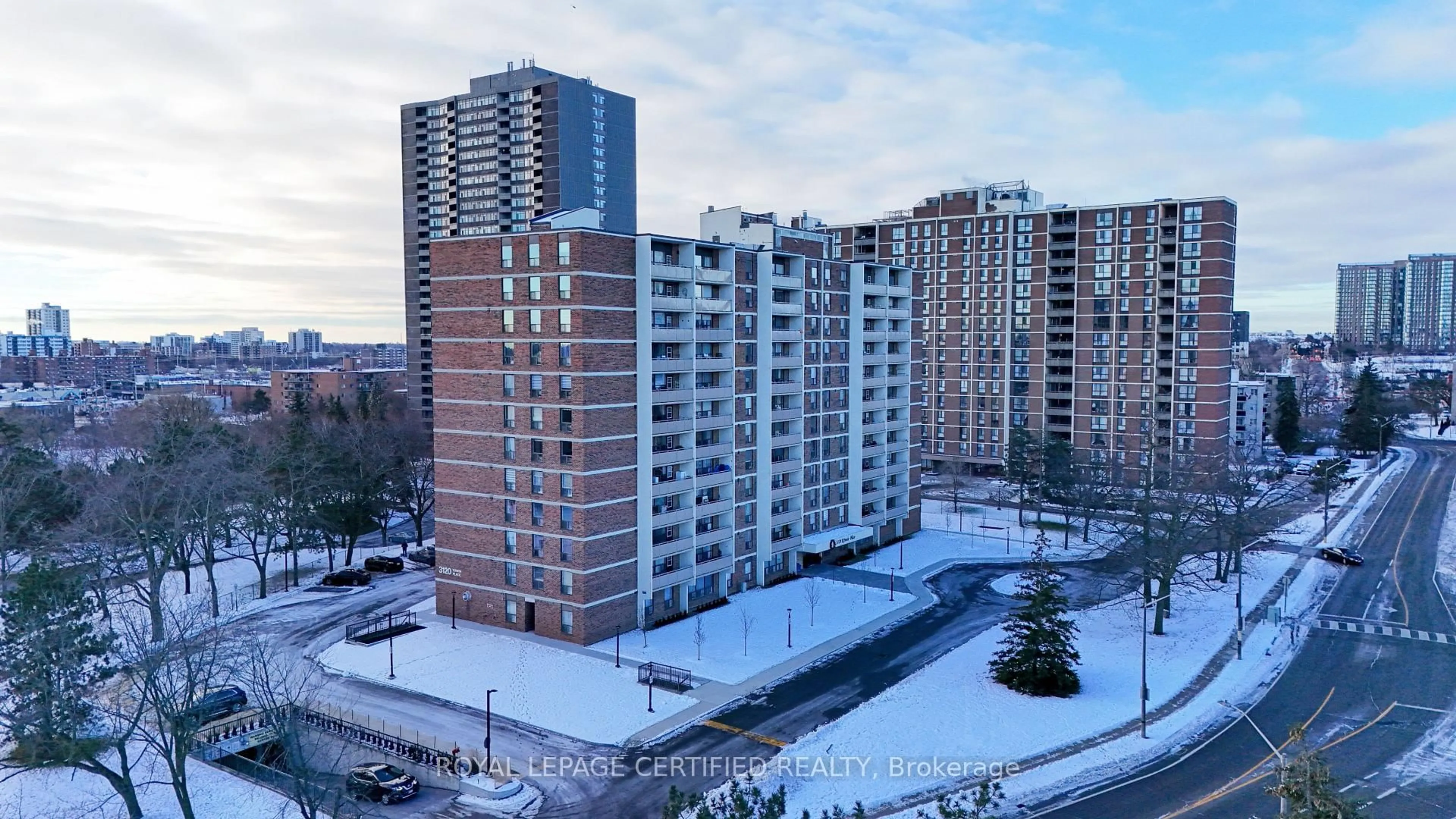 A pic from outside/outdoor area/front of a property/back of a property/a pic from drone, city buildings view from balcony for 3120 Kirwin Ave #306, Mississauga Ontario L5A 3R2
