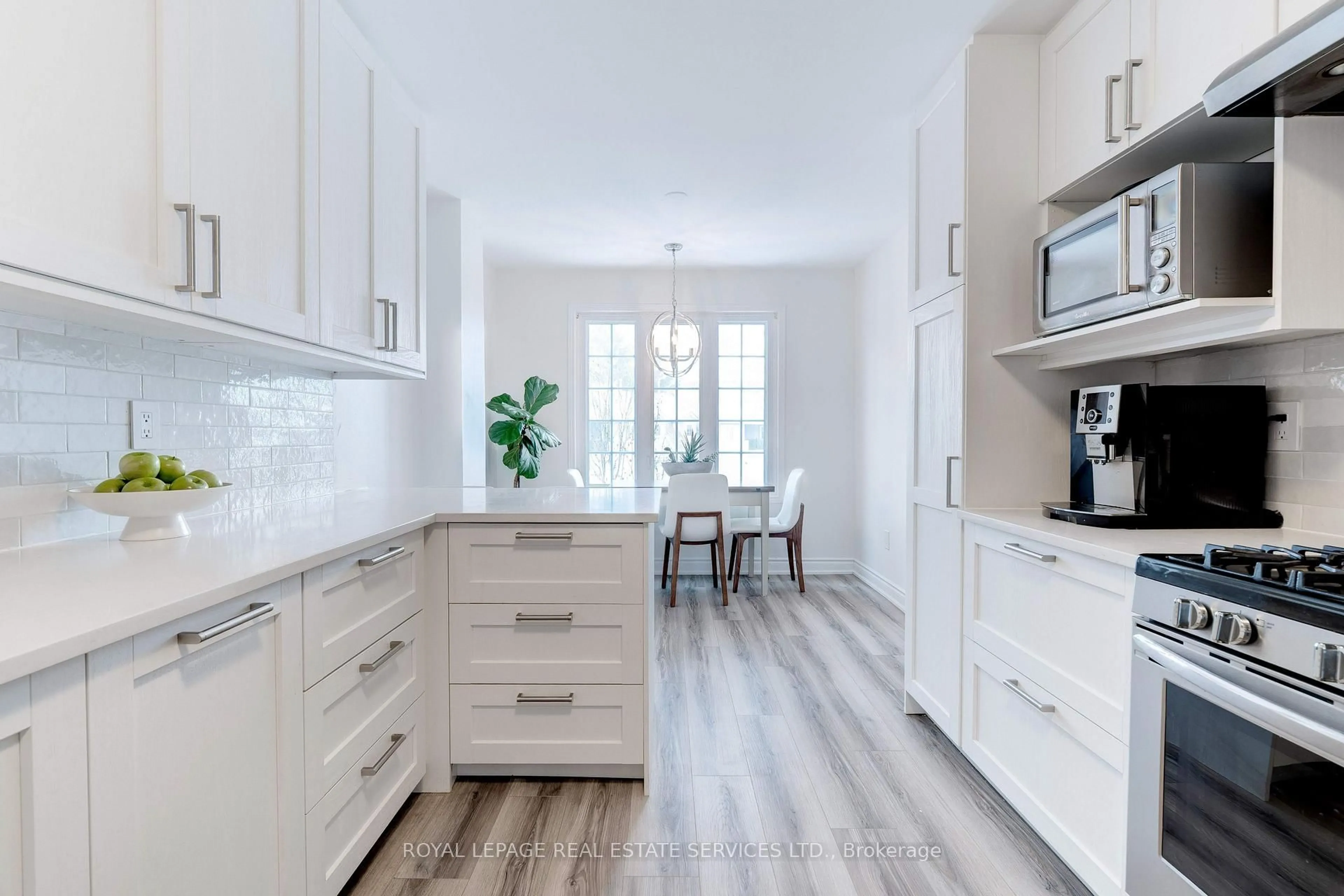 Contemporary kitchen, unknown for 2110 Cleaver Ave #213, Burlington Ontario L7M 3Z3